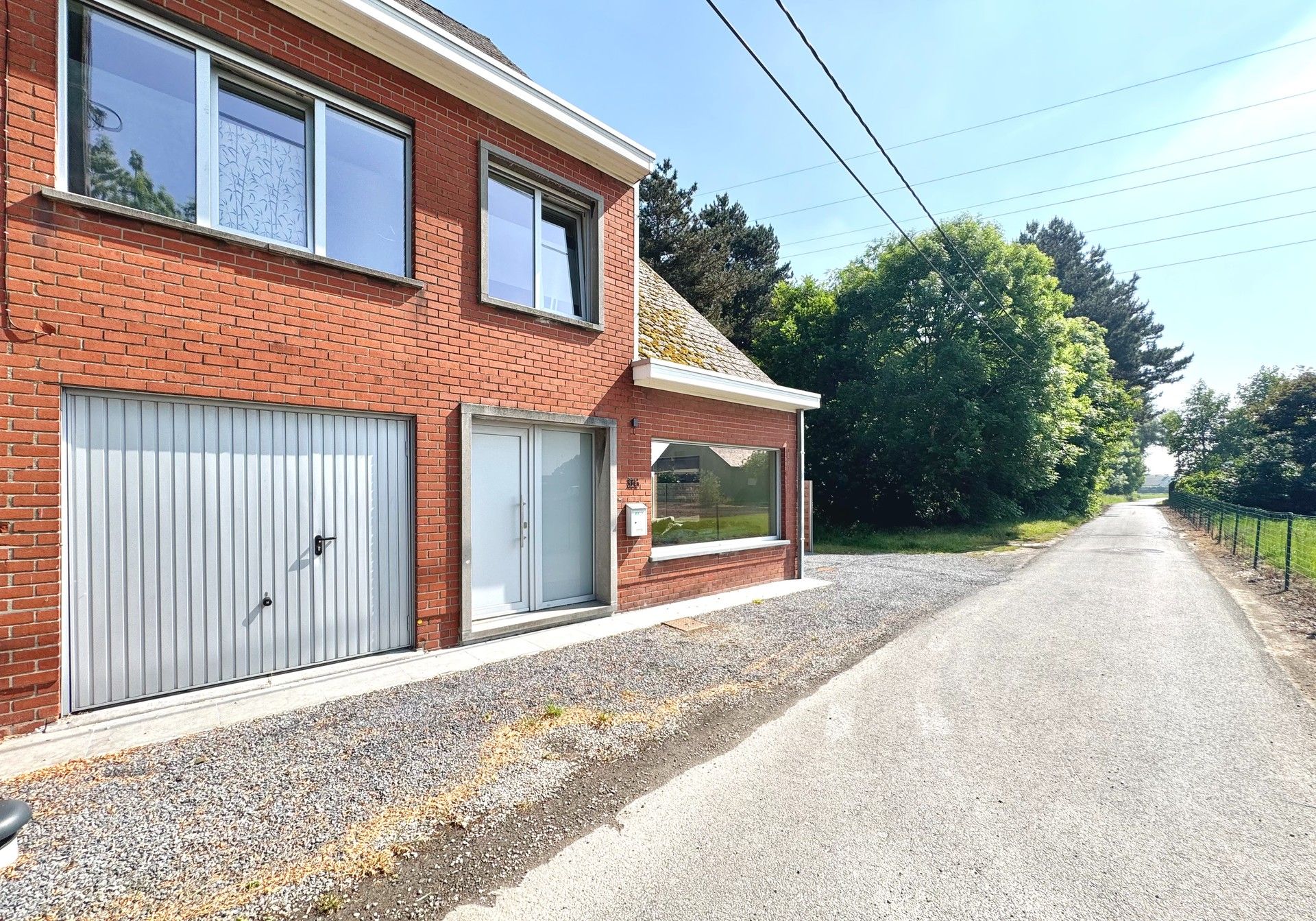 LANDELIJK GELEGEN HALFOPEN WONING foto 6