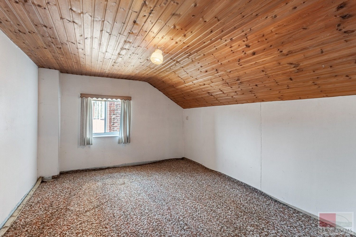 Charmante renovatiewoning met authentieke details en karaktervolle gevel. foto 18