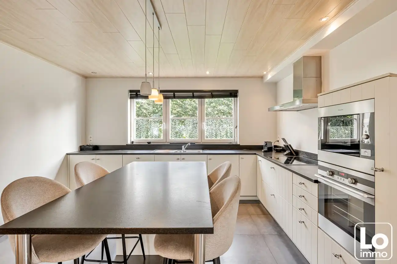 Instap klare ruime open woning met inpandige garage en een zuid georiënteerde tuin op een toplocatie nabij het centrum van Lochristi! foto 9