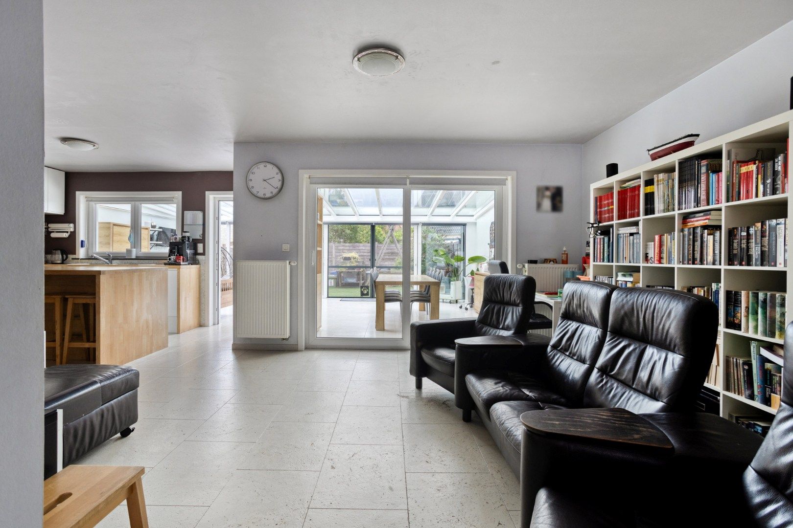 Ruime woning met 3 slaapkamers, garage en tuin! foto 2