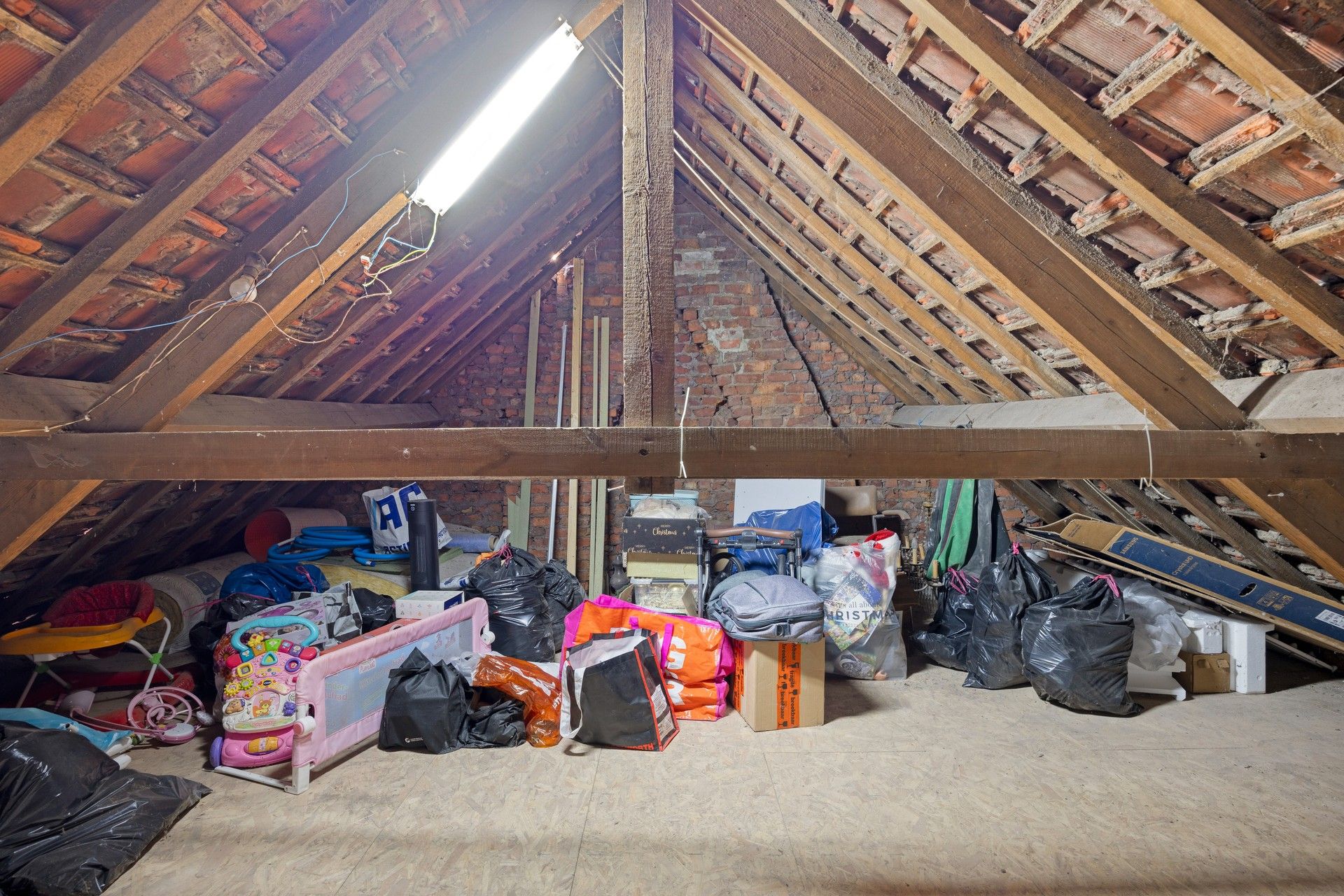 GERENOVEERDE RIJWONING OP 500M VAN CENTRUM foto 20