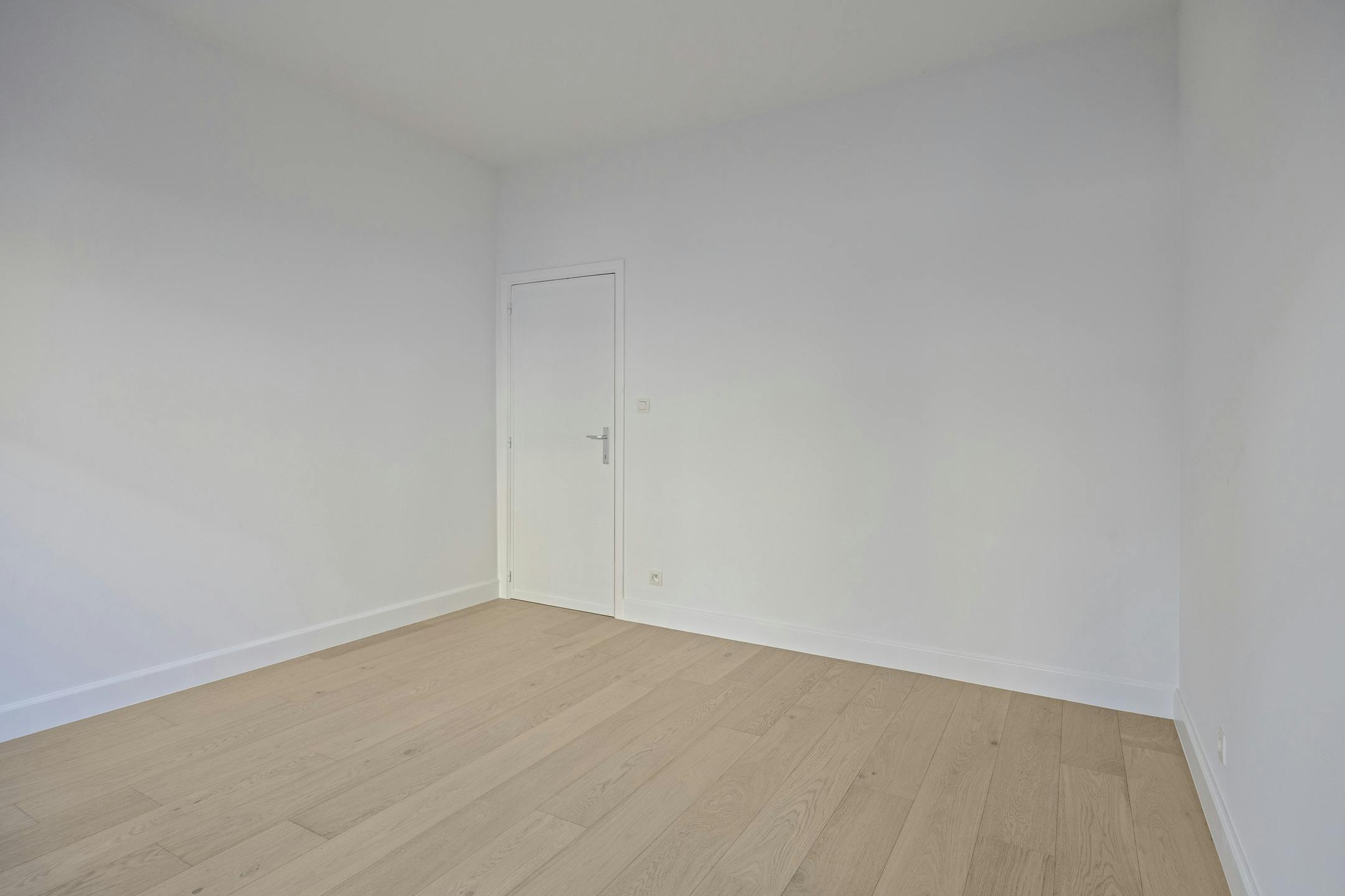 Gerenoveerd gelijkvloers appartement met twee slaapkamers foto 5