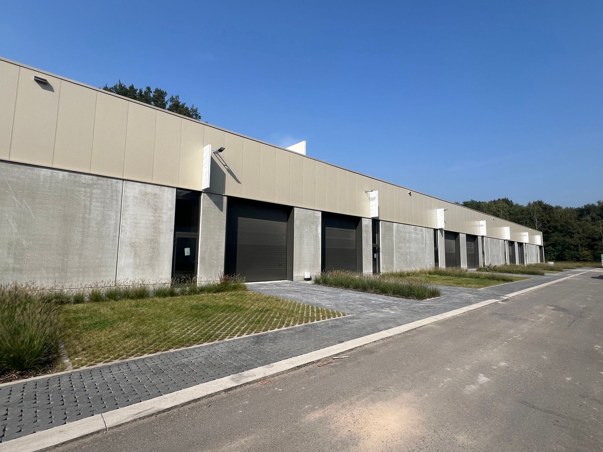 NIEUWBOUW KMO-UNIT VAN 210m² foto {{pictureIndex}}