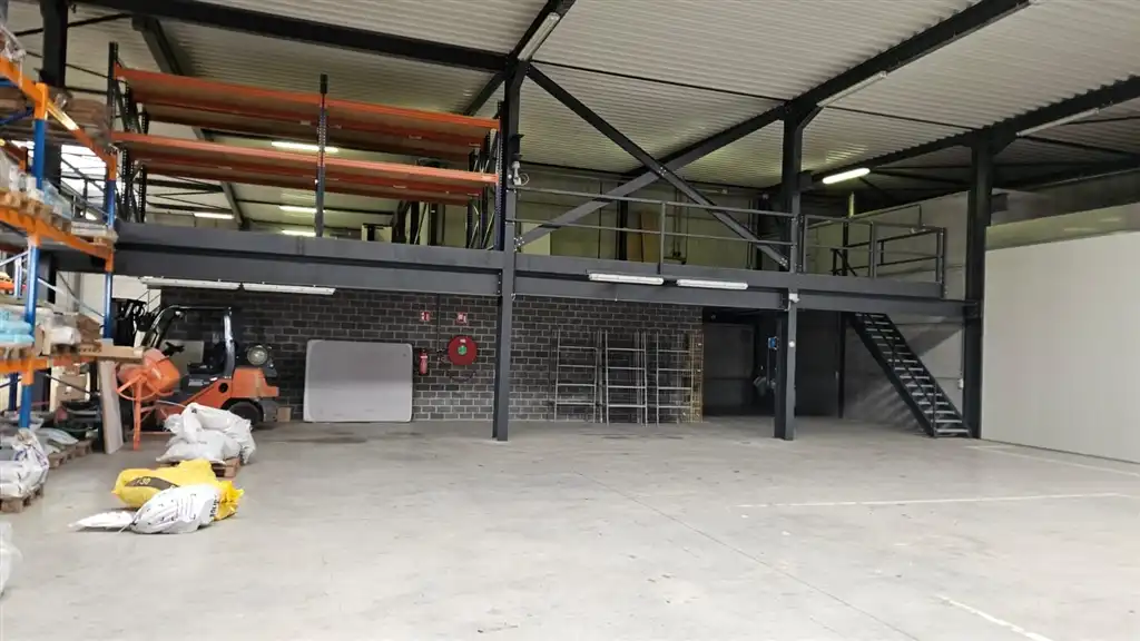 Magazijn op zichtlocatie langs E17 foto 6
