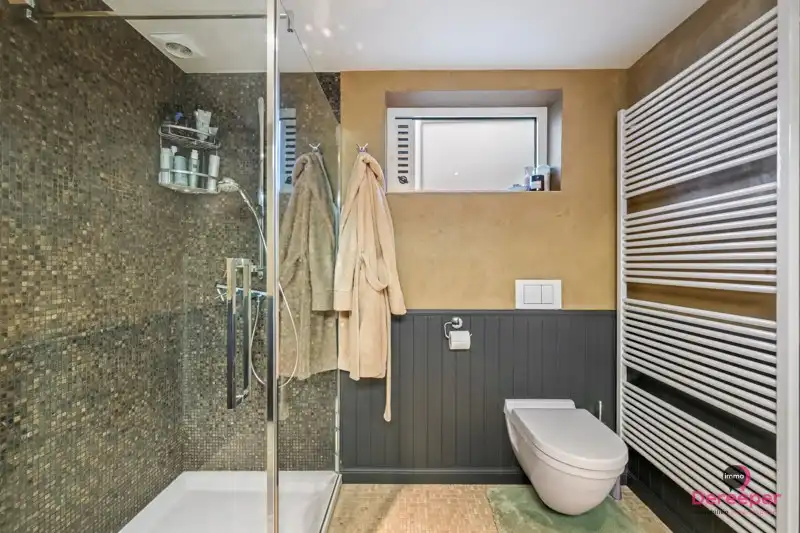 Unieke woning met handelsruimte en opslagplaats op 817m² – stijlvol wonen en werken combineren! foto 10