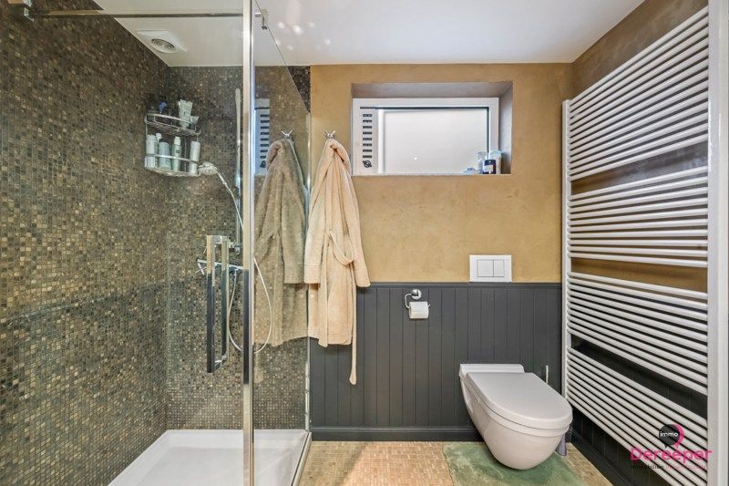 Unieke woning met handelsruimte en opslagplaats op 817m² – stijlvol wonen en werken combineren! foto 10