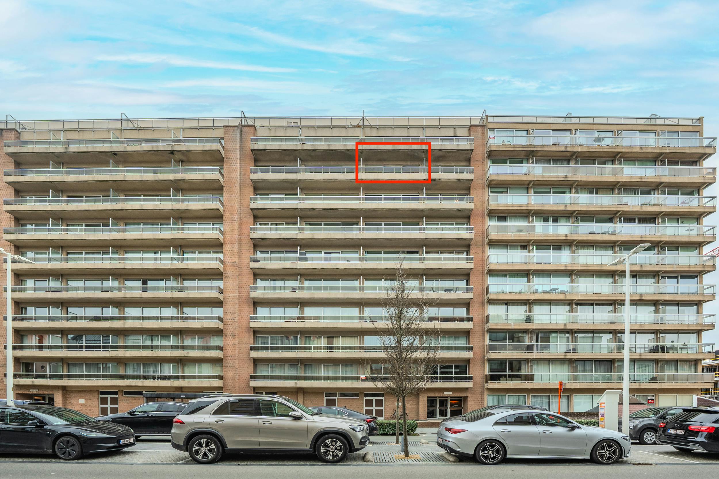 Prachtig gerenoveerde studio met aparte slaapruimte en terras foto 2