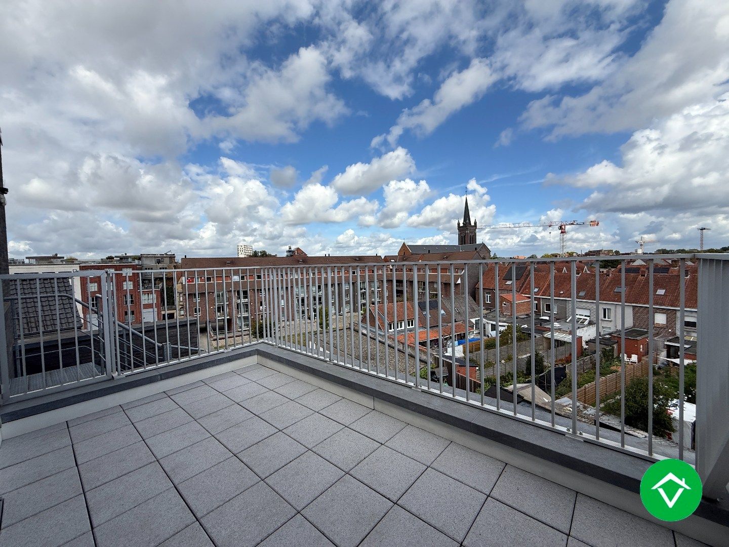 Prachtig dakappartement met twee slaapkamers, garage en twee terrassen met fenomenaal uitzicht te Roeselare foto 6