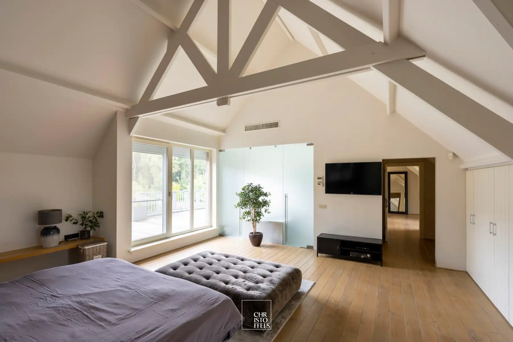 Exclusief landhuis met buitenzwembad op perceel van 2.787m² aan de bosrand. foto 25