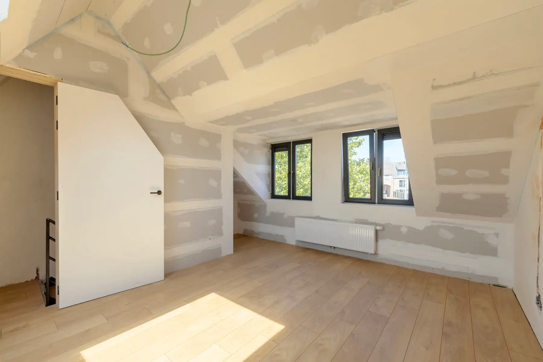 Gerenoveerde woning met 3 slpks, tuin en garage foto 19