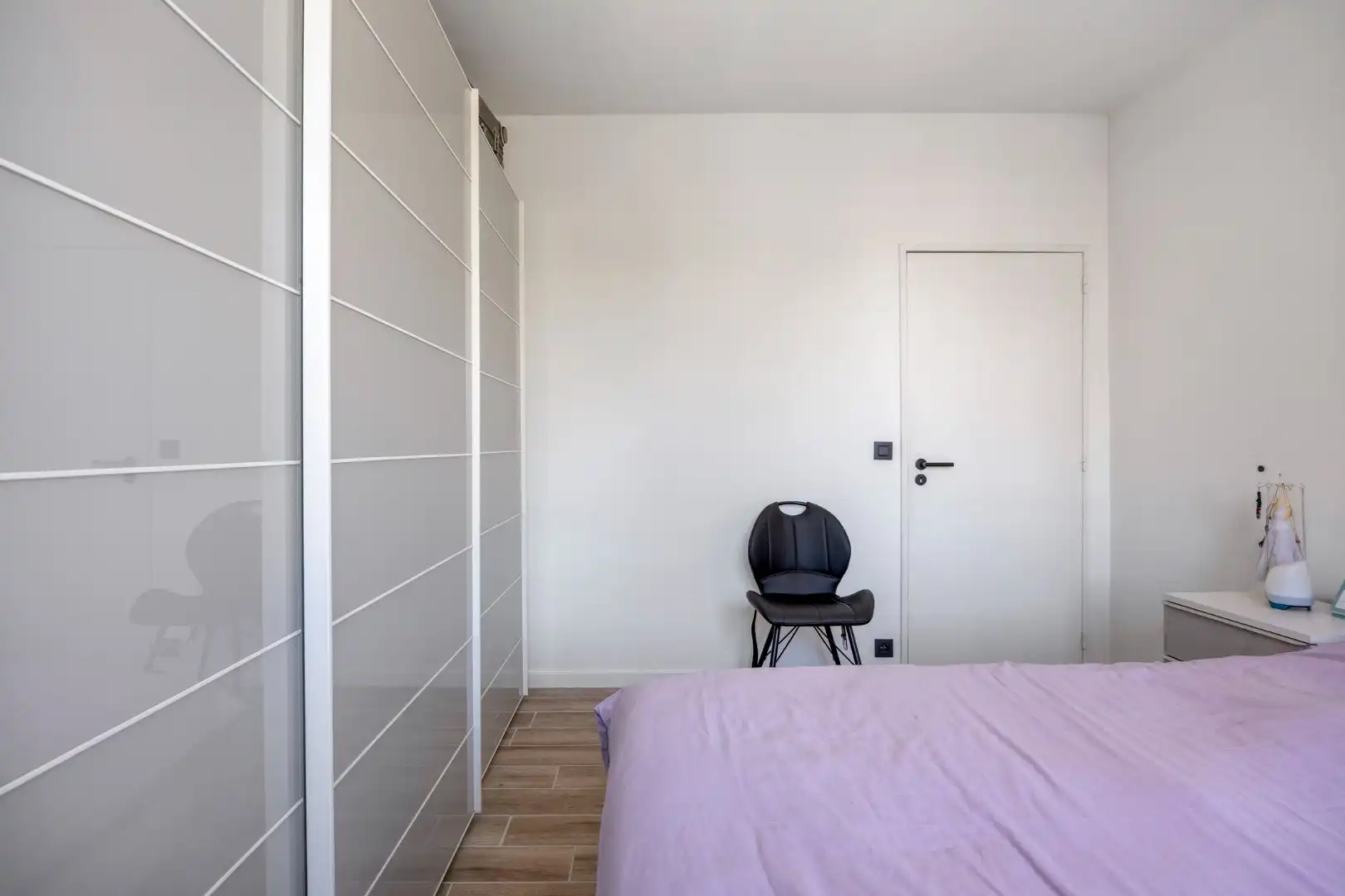 Hedendaags 2 slpk appartement met garage foto 10