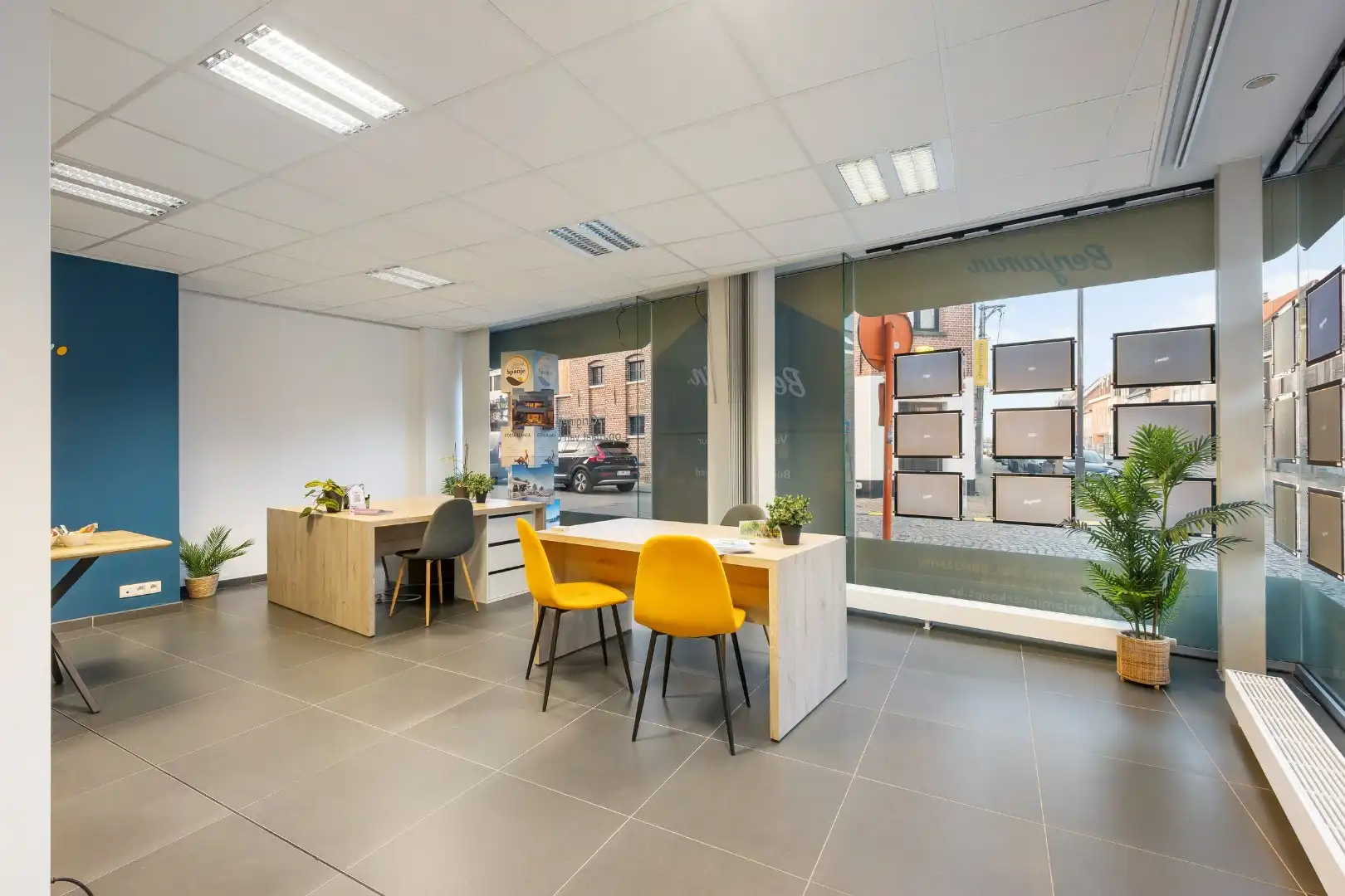 Handelsruimte/kantoor met aparte keuken, opslagplaats en toilet op Dadizele-Plaats foto 6