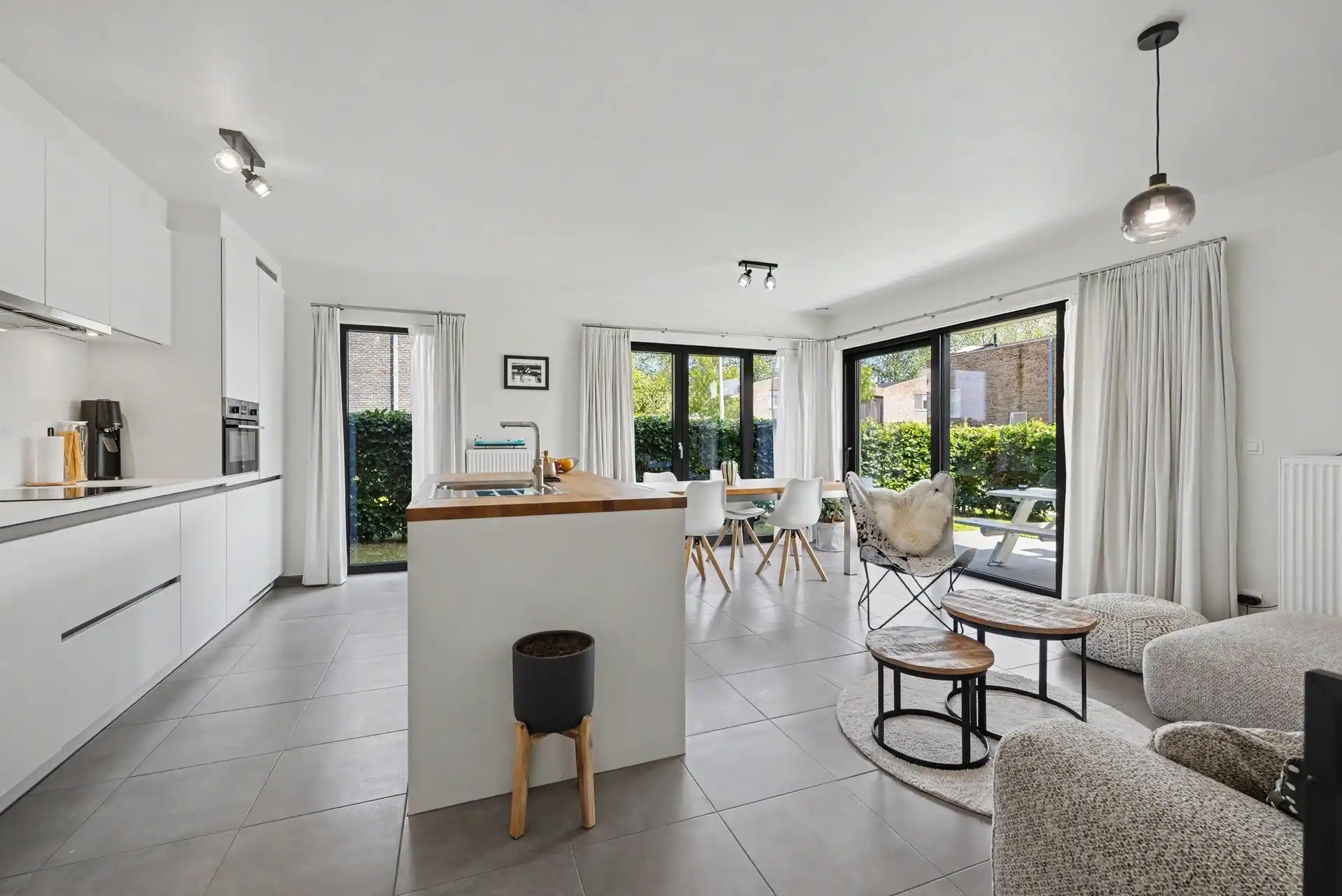 Instapklaar gelijkvloersappartement met 2 slaapkamers & ondergrondse autostaanplaats foto 4