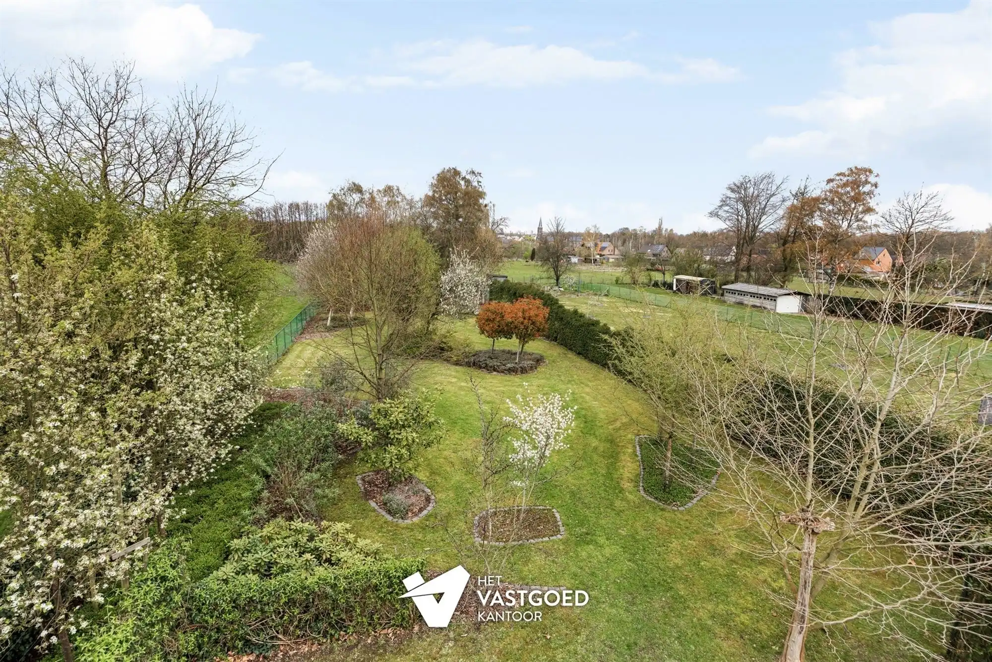 PERFECT ONDERHOUDEN WONING MET 6 SLAAPKAMERS EN WERKHUIS/GARAGE IN GROENE OMGEVING TE VIVERSEL foto 3
