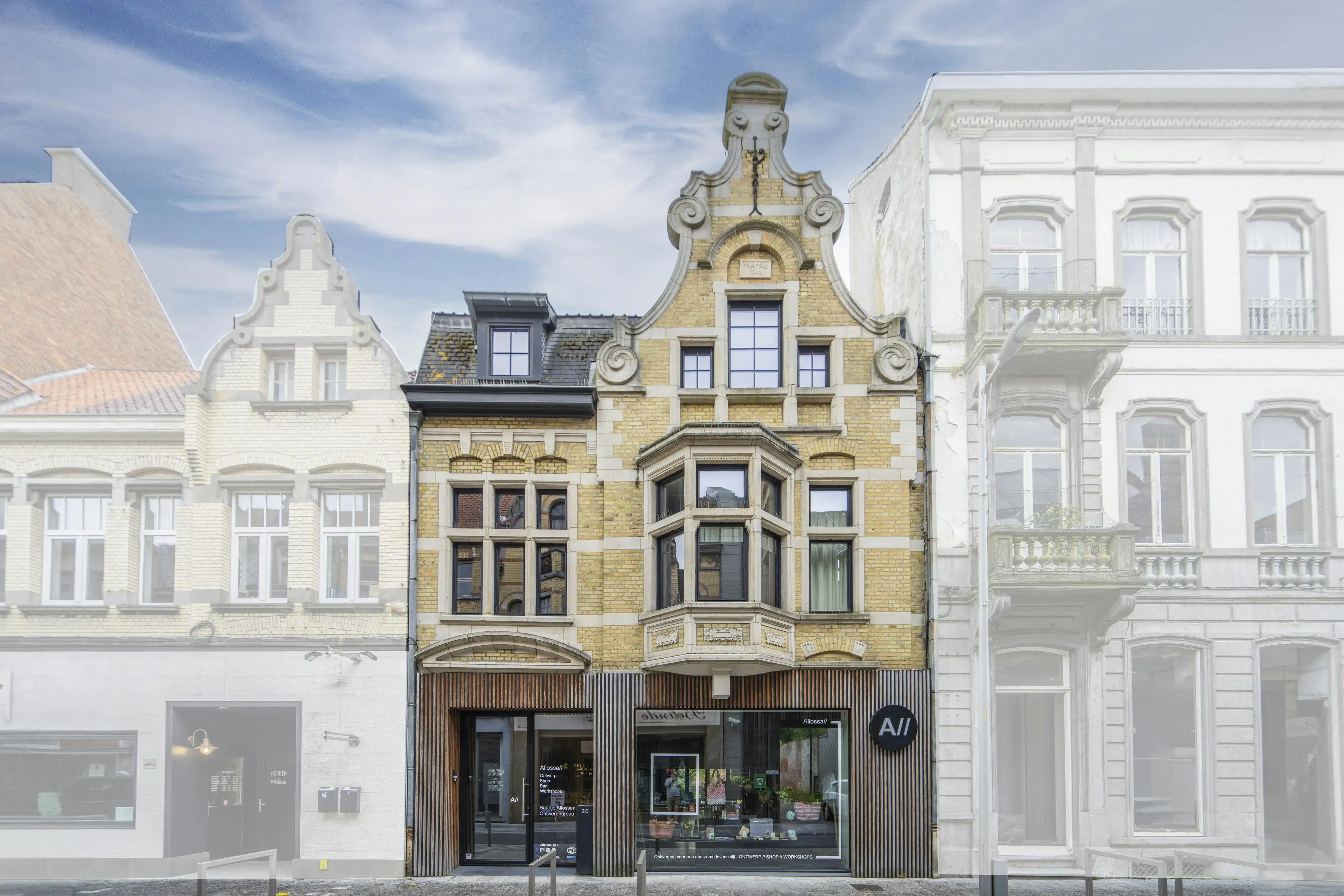 Prachtig gerenoveerde herenwoning te koop met uitweg  foto 2