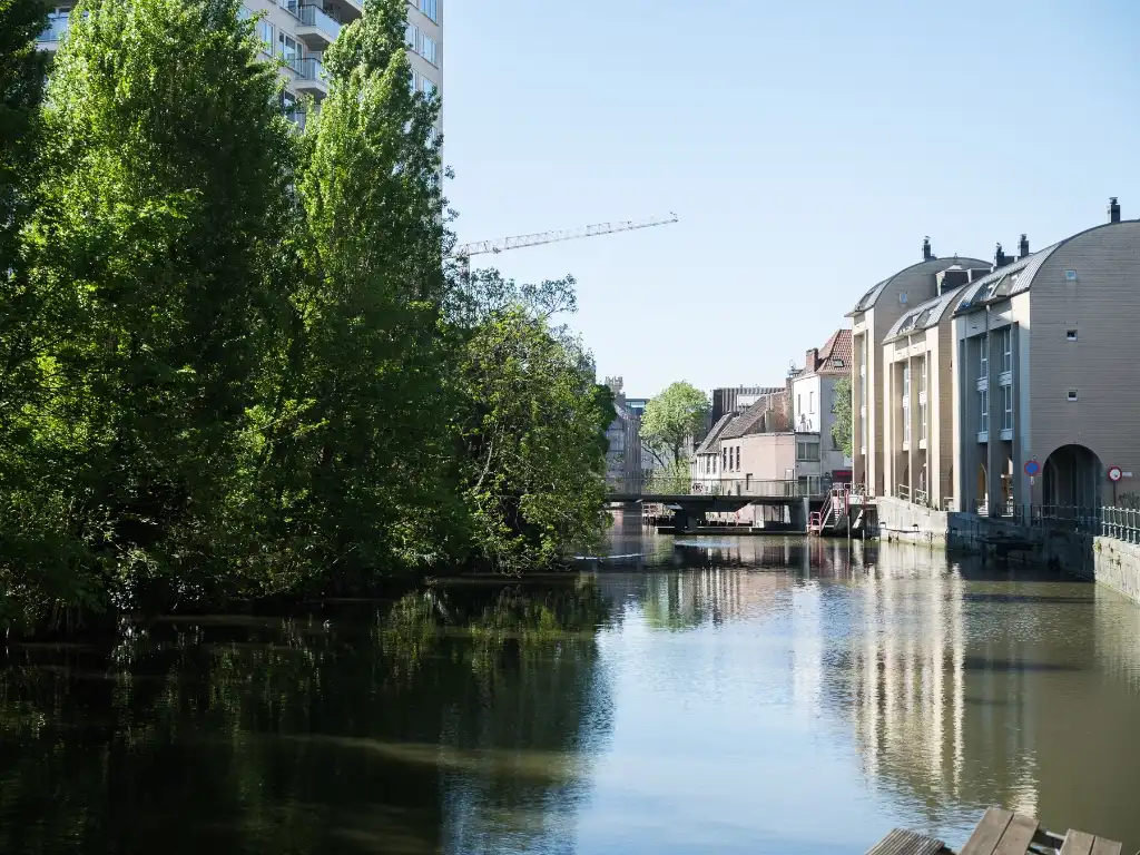 Te renoveren stadswoning op een absolute toplocatie aan het water foto 19