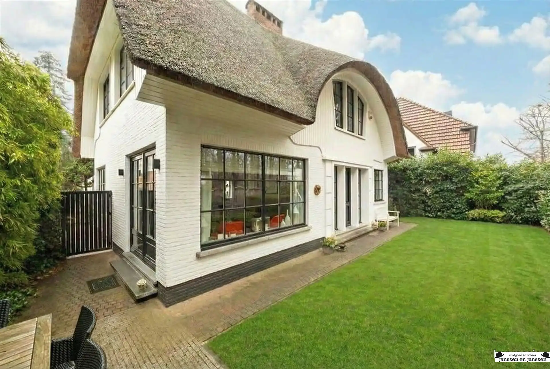 Charmante villa op toplocatie in hartje Ekeren foto 35