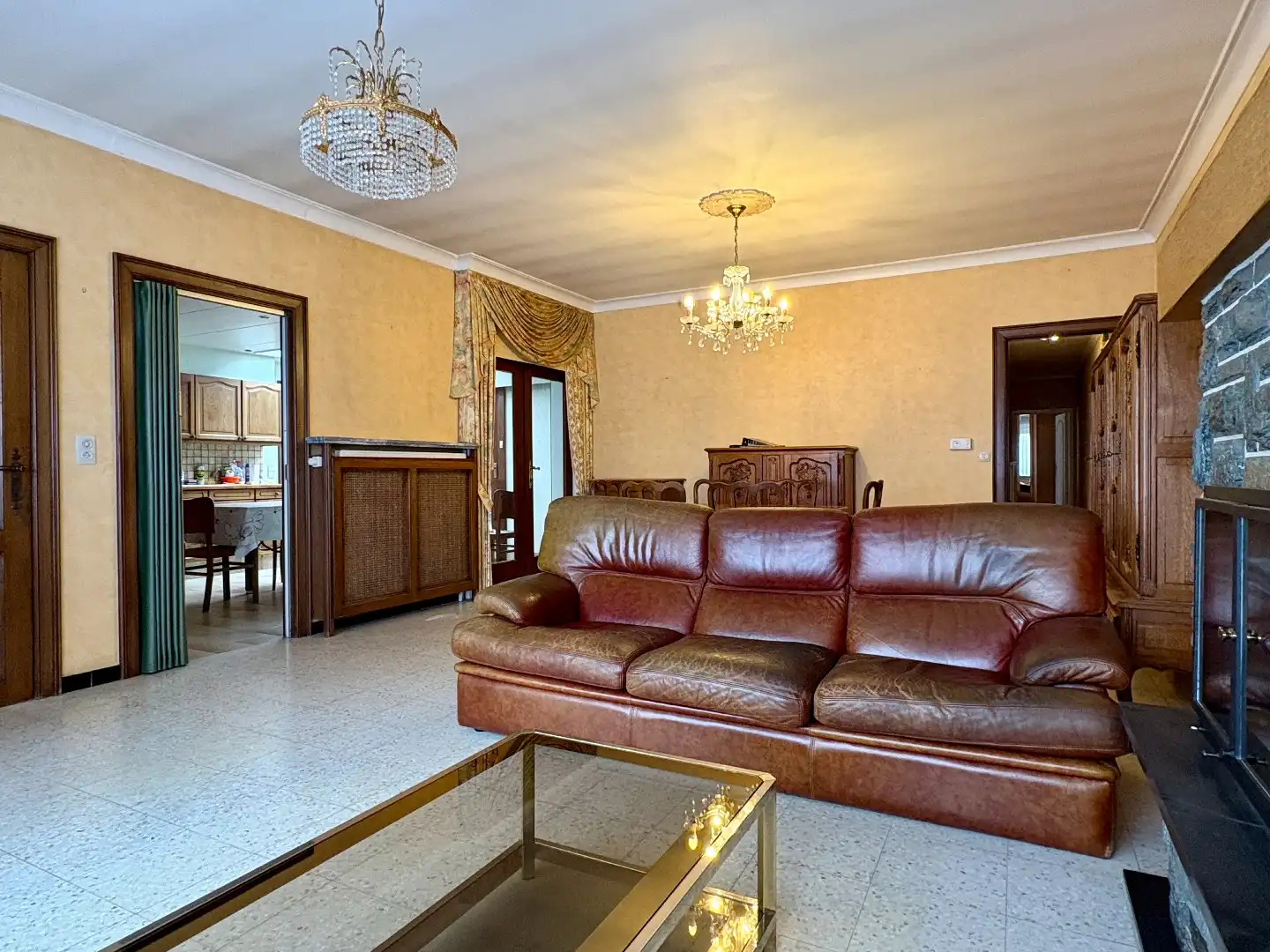 Gelijkvloerse woning op 408m² met 3slks, garage en tuin. foto 6