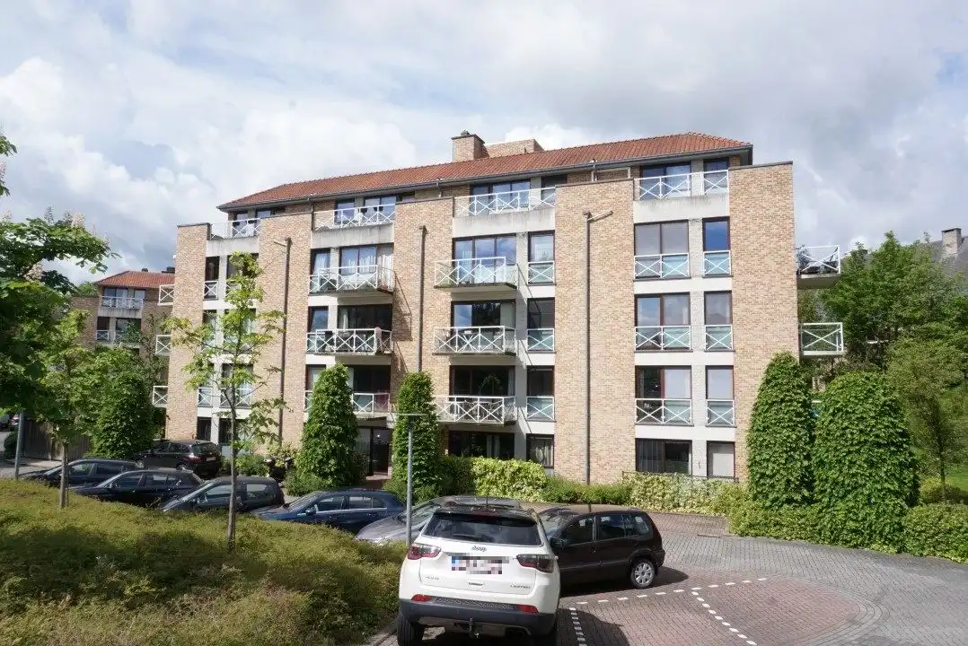 Instapklaar en rustig gelegen appartement met garagebox foto {{pictureIndex}}