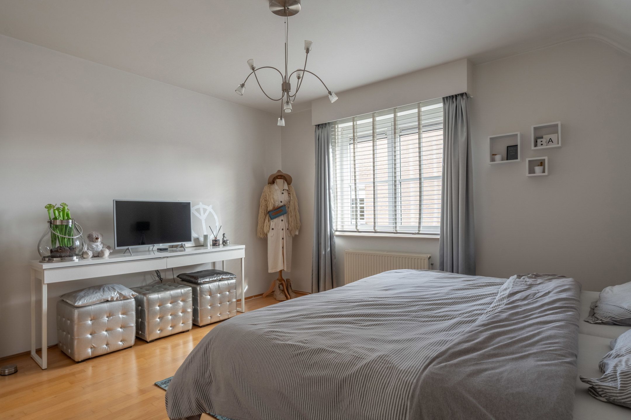 Ruime gezinswoning met 4 slpk's, tuin en garage te Turnhout. foto 17