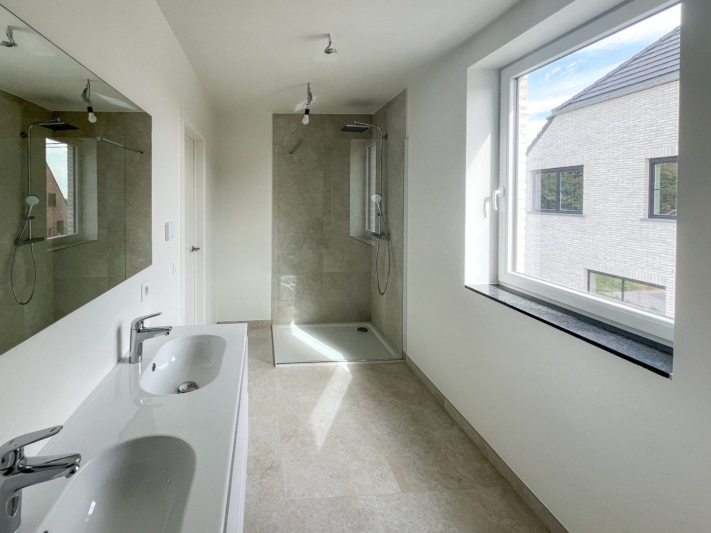 Kijkdag 13/09 van 10u tot 12u - Halfopen woning met 3 slaapkamers en landelijk verzicht! foto 16