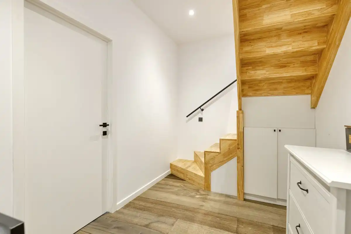 Instapklare halfopen woning te koop in Brugge met ruime tuin foto 8