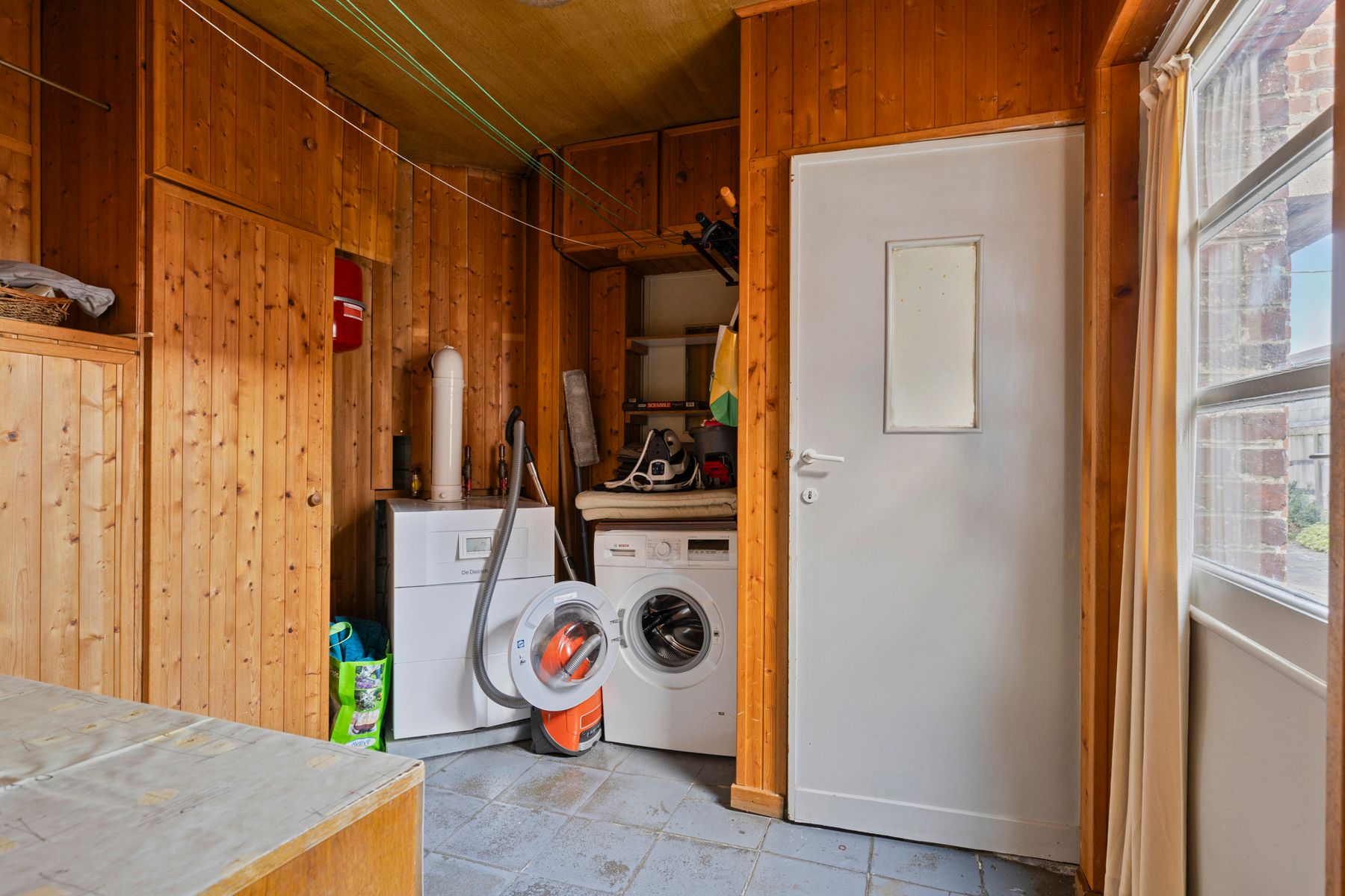 Gezinswoning met 4 slaapkamers, 2 badkamers, garage en tuin foto 9