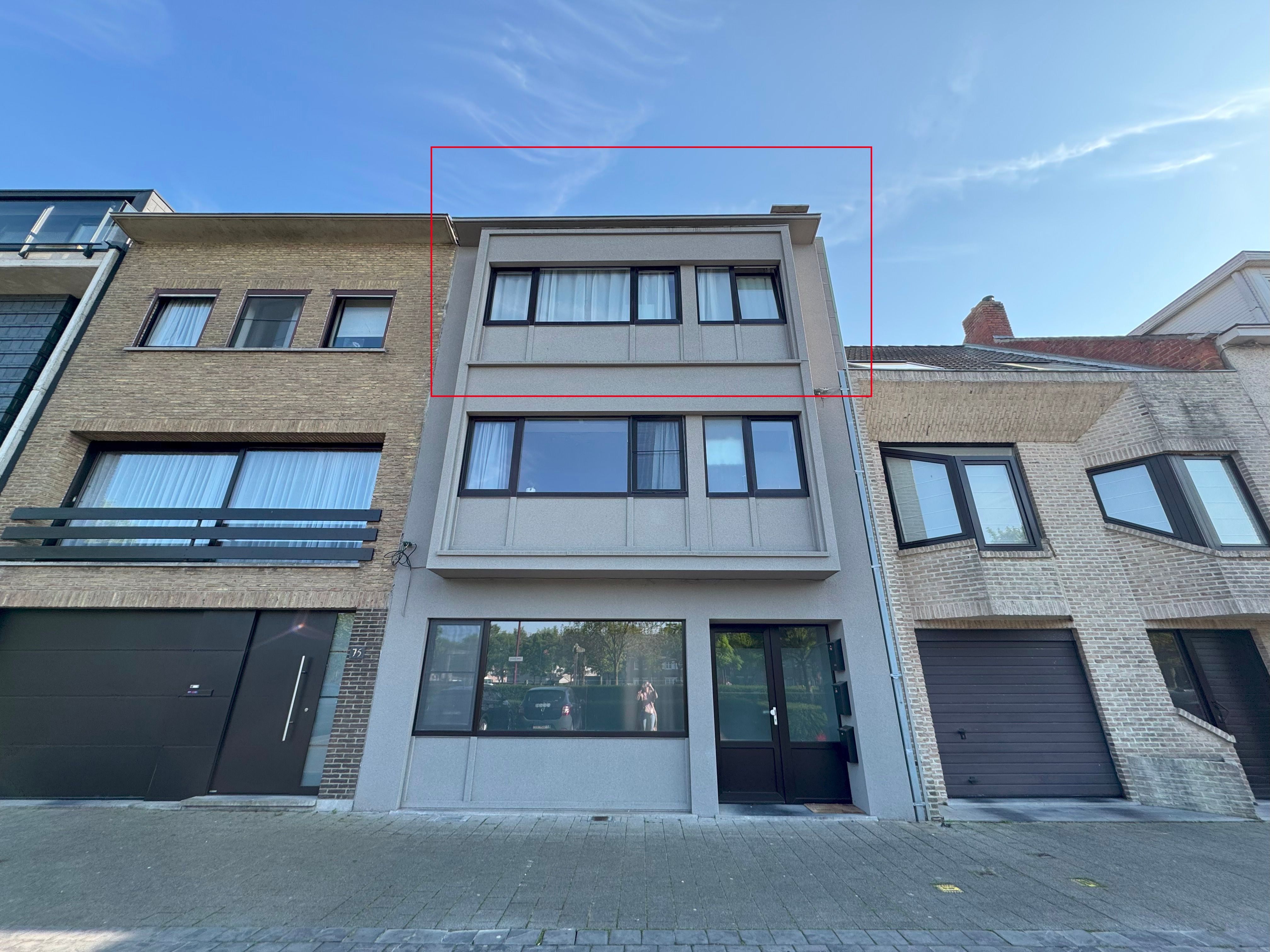 Rustig gelegen tweeslaapkamerappartement met terras foto {{pictureIndex}}