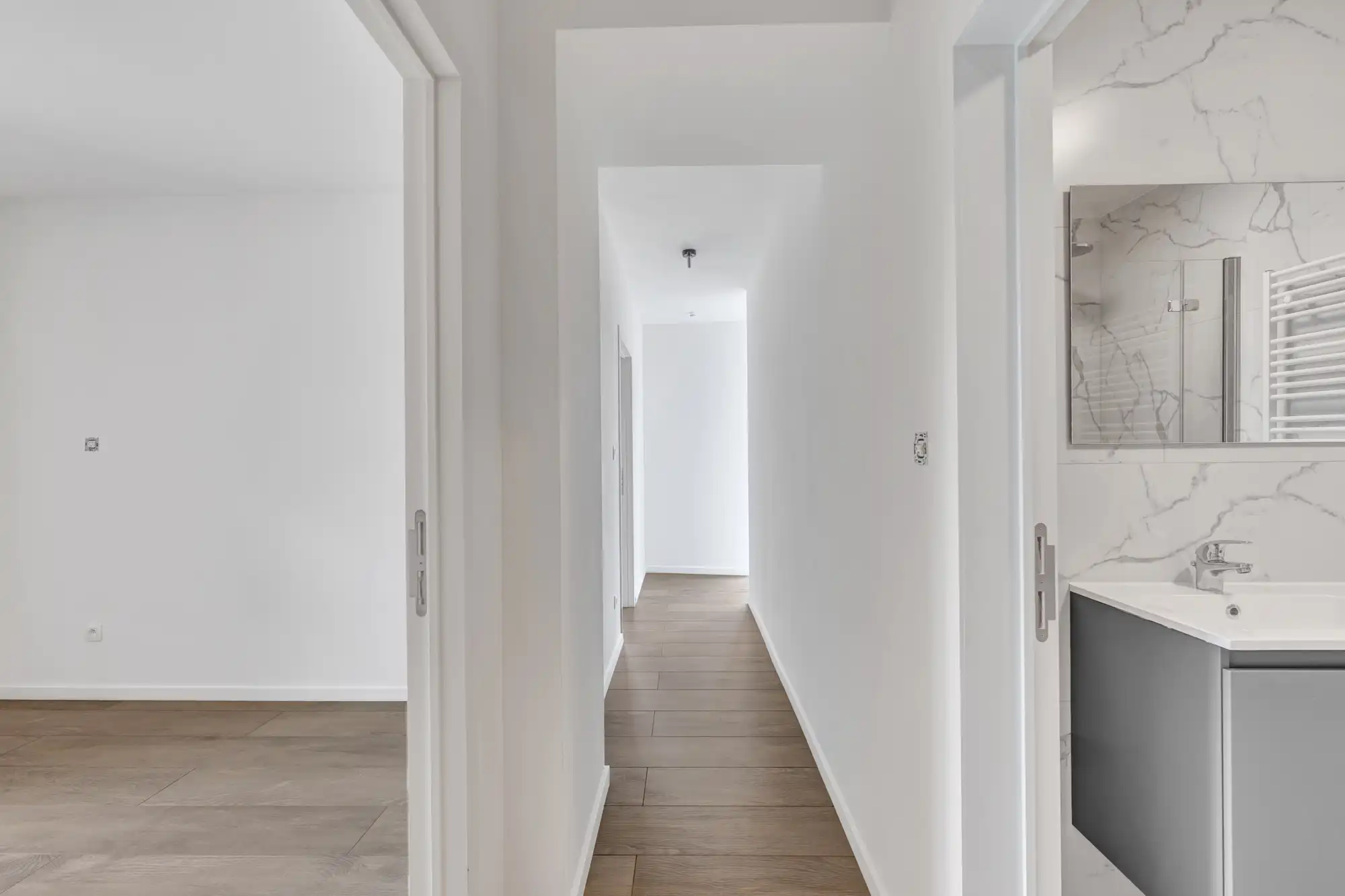 Volledig gerenoveerd appartement met 2 slpks en ruim terras foto 9