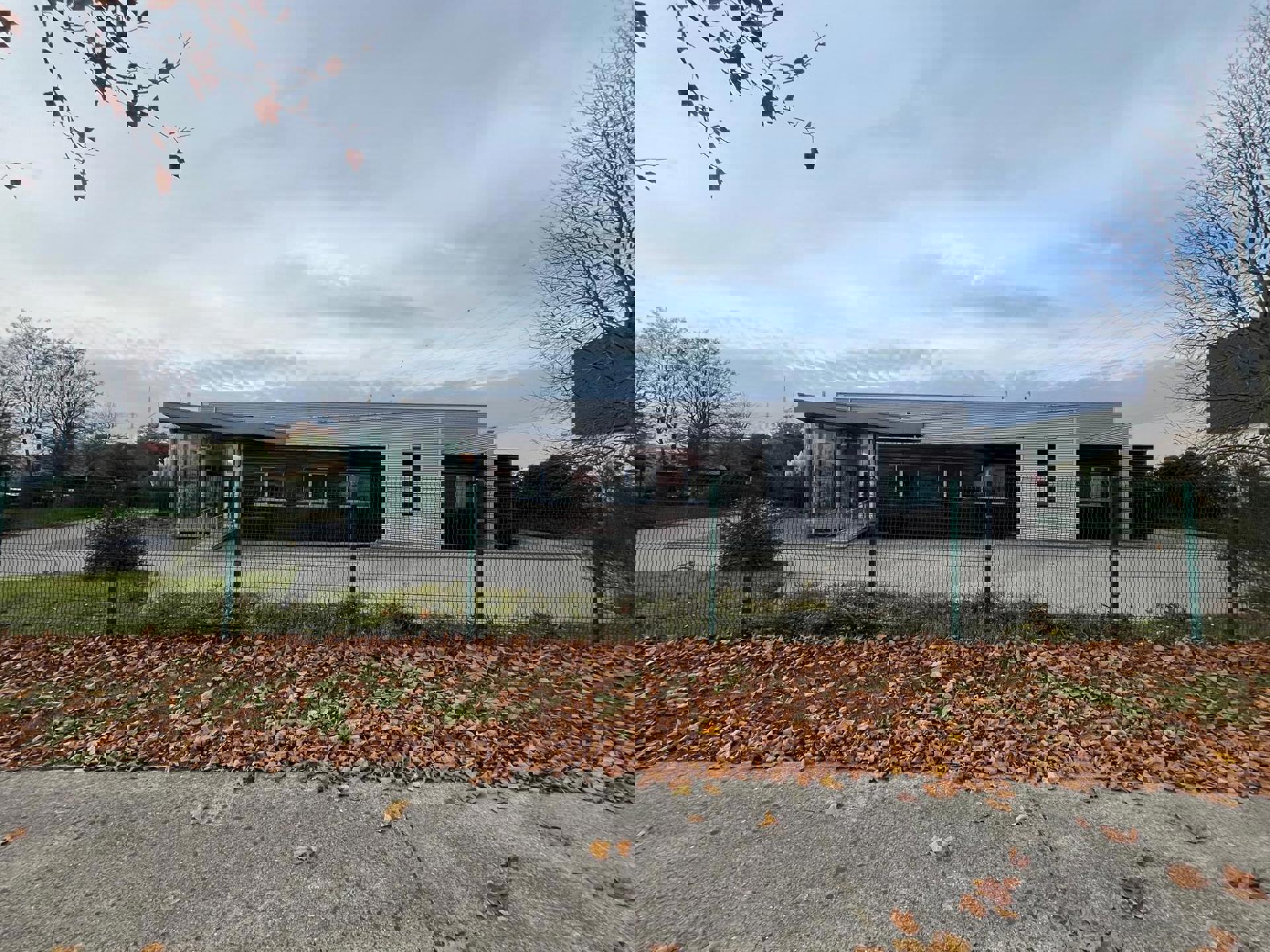 Modern alleenstaand bedrijfsgebouw te Genk foto 12