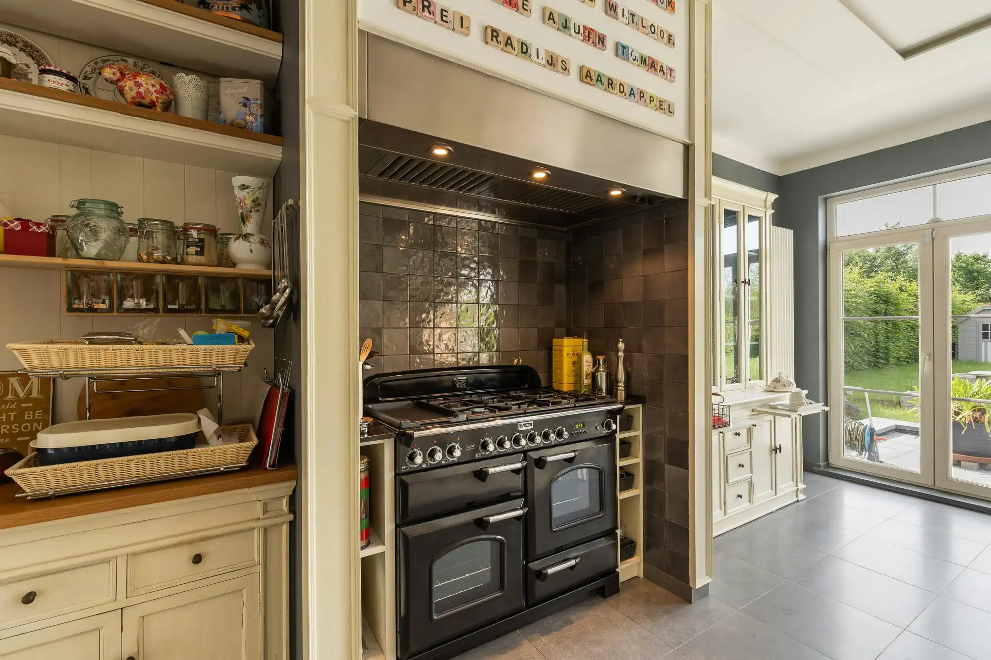 Exclusieve villa met polyvalente ruimte te koop in Kobbegem foto 7