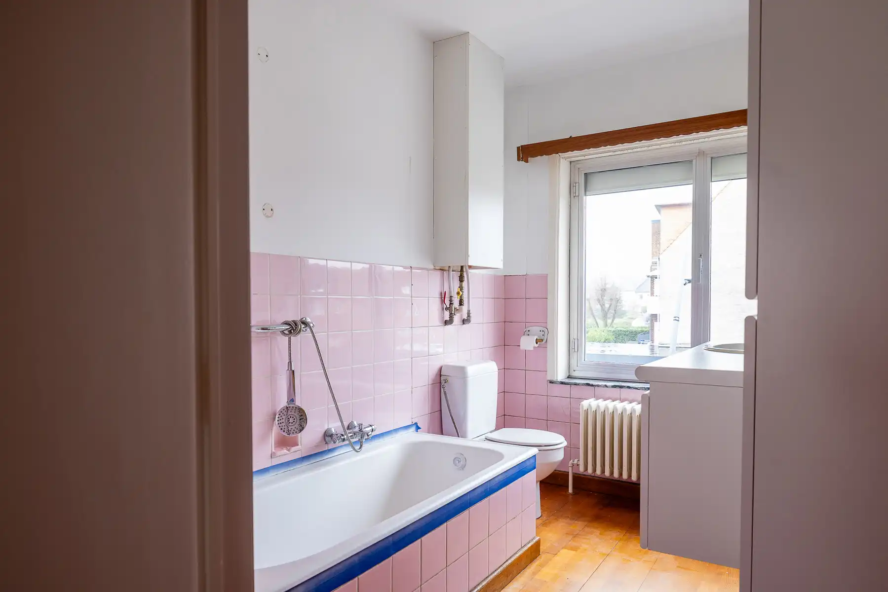 Ruime woning met buitenkoer en garage foto 15