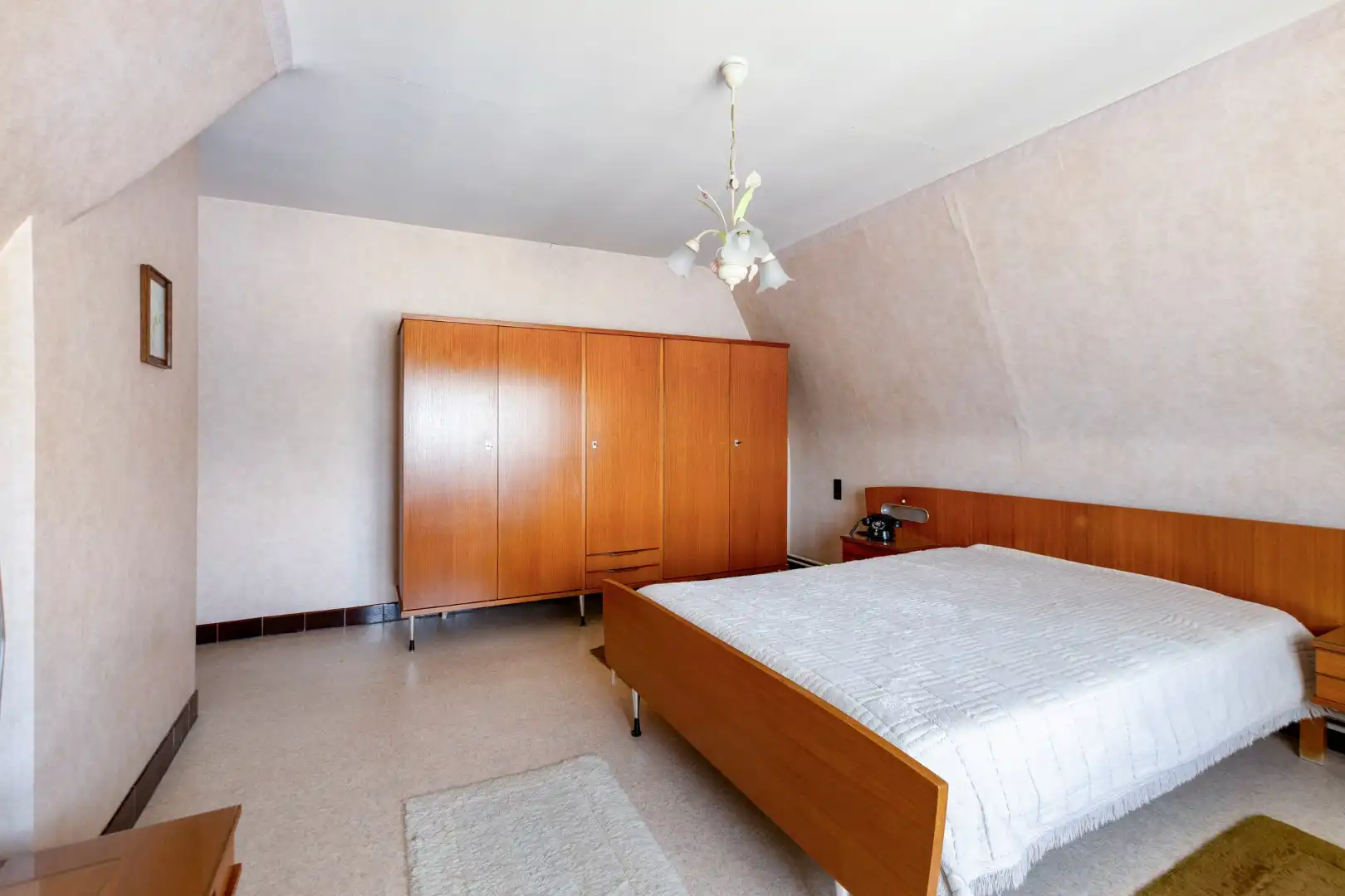 Te renoveren woning met 3 slpks op de grens tussen Geel en Sint-Jozef Olen !  foto 17