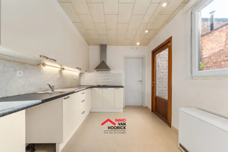 Ruime woning 3 slaapkamers - tuin op 360m² foto 9