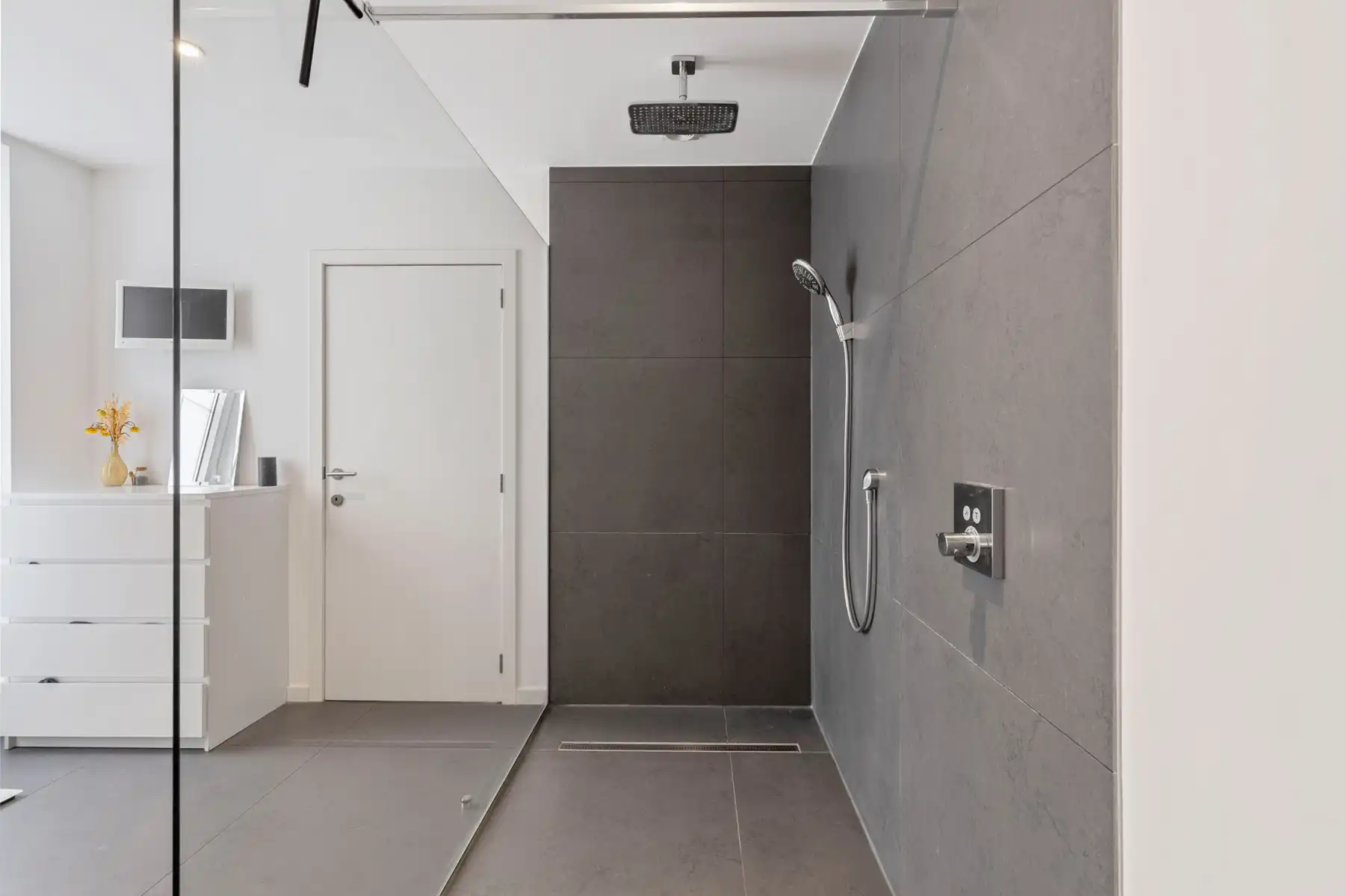 Moderne en exclusieve villa met 4 slpk, zwembad en wellness foto 14