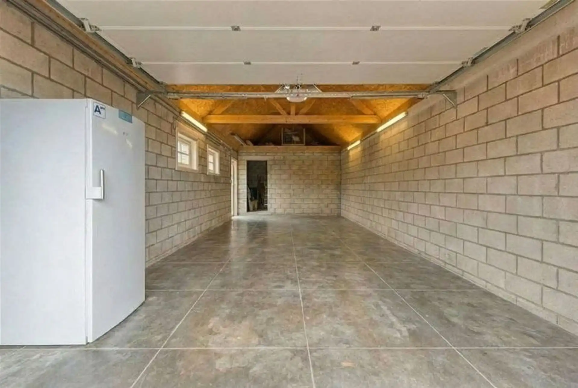 Instapklare woning op 10a in rustige en gegeerde ligging te Maasmechelen! foto 24