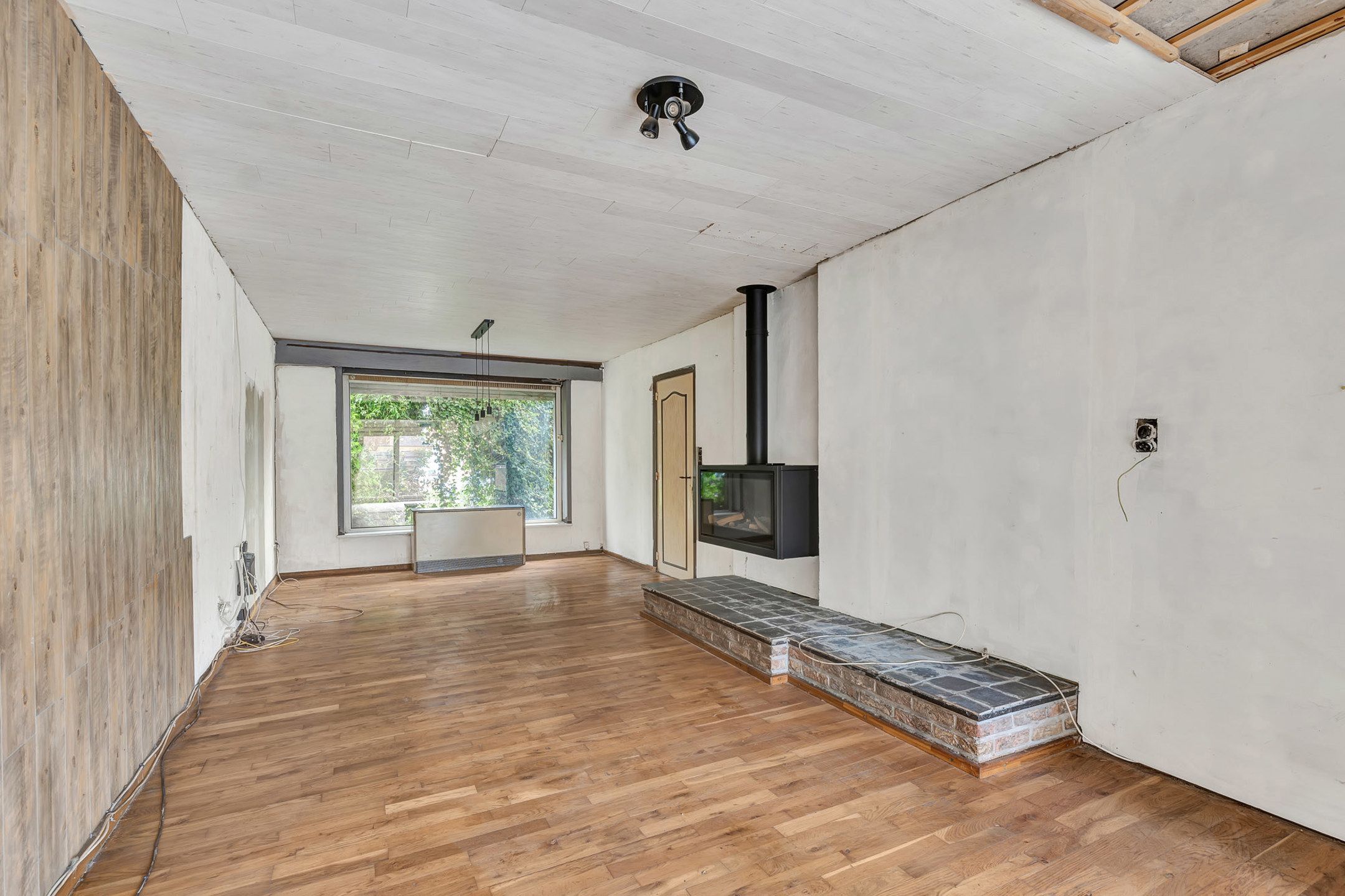 Renovatiewoning met vernieuwd dak en ramen in Lochristi foto 6