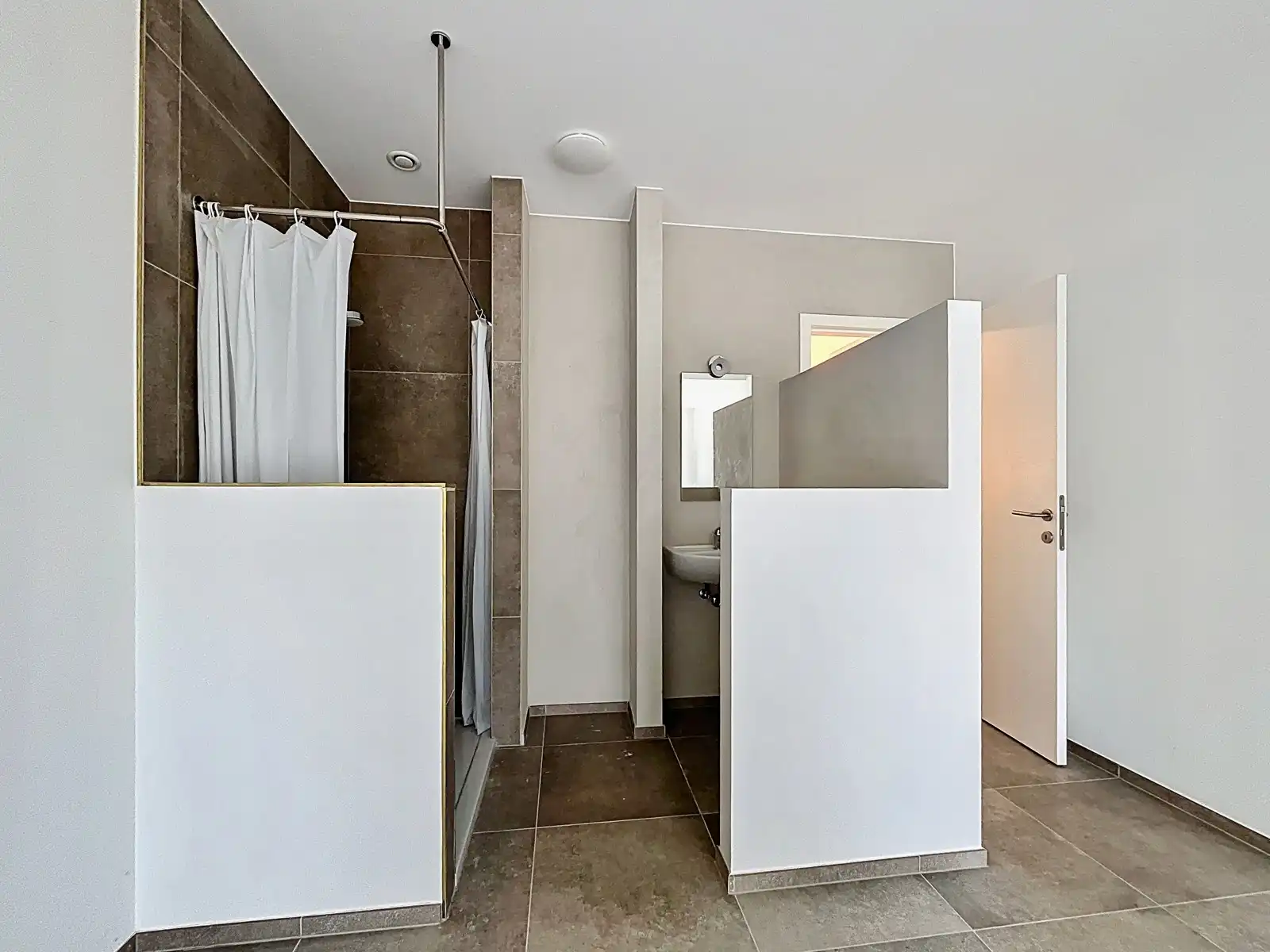 Prachtige HOB met 5 SLPK, tuin, garage en staanplaatsen! foto 10