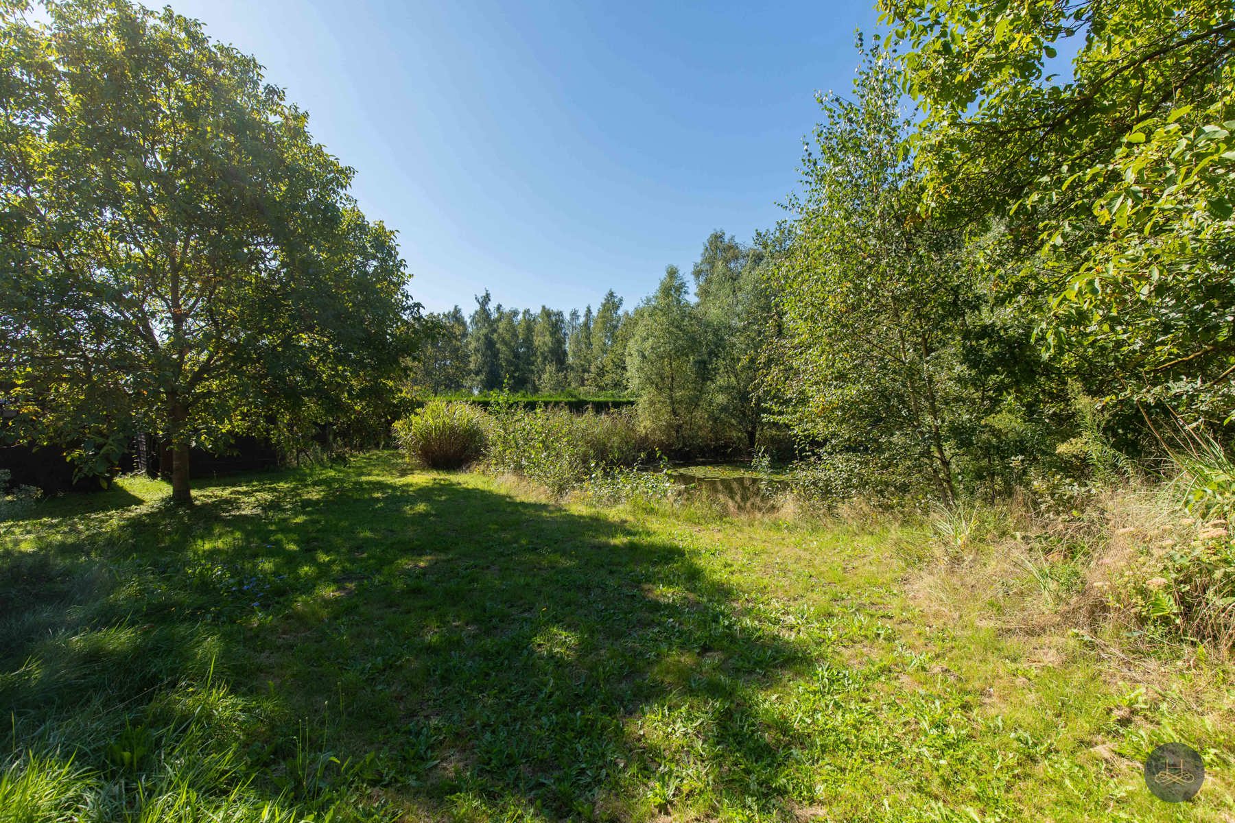 Op te frissen hoeve met natuurlijke vijver foto 6