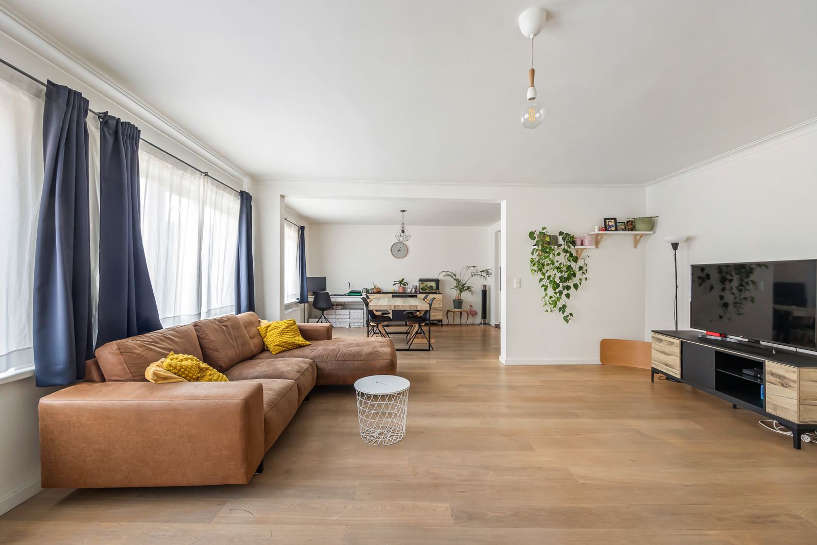Trendy en ruim appartement met autostaanplaats en tuin in hartje Kapellen! foto 2