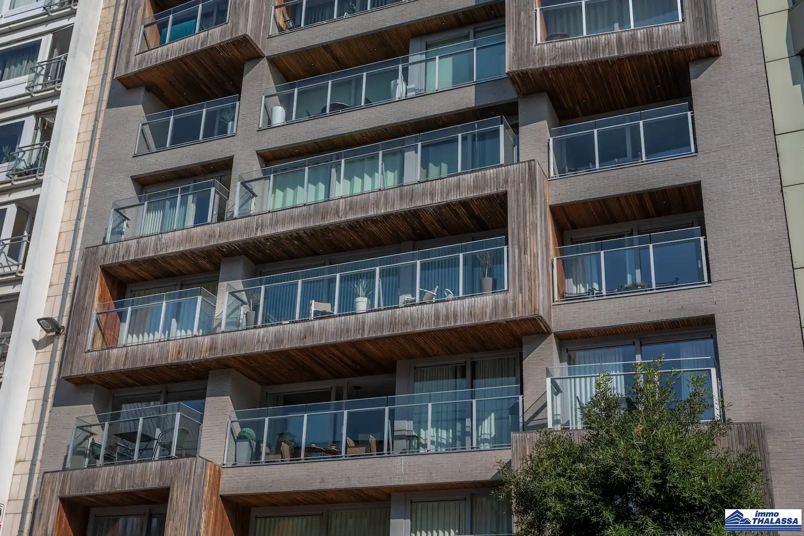 Zongericht woonappartement in hartje De Panne foto 2