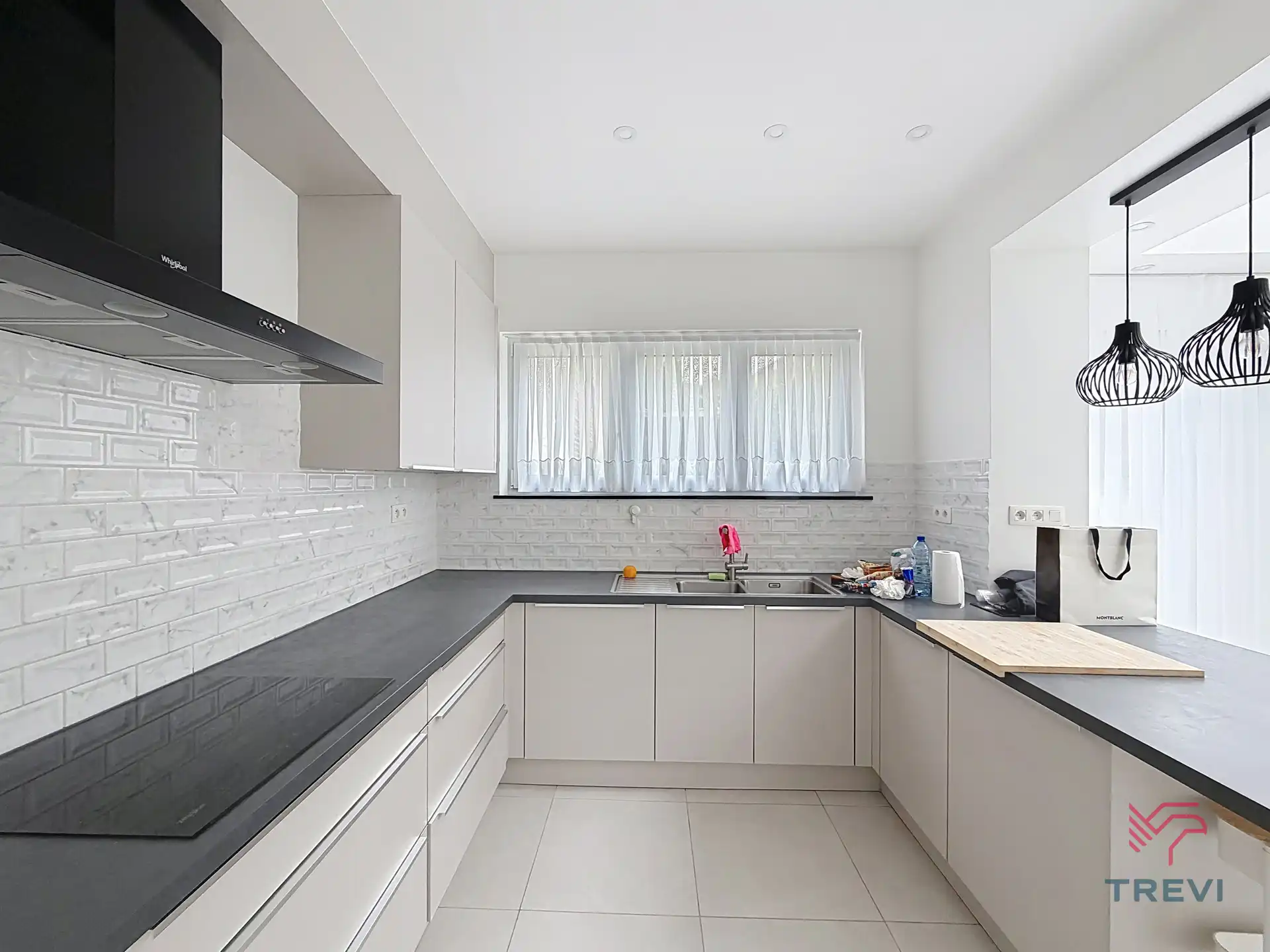Prachtige woning met 4 slaapkamers, garage en tuin foto 6