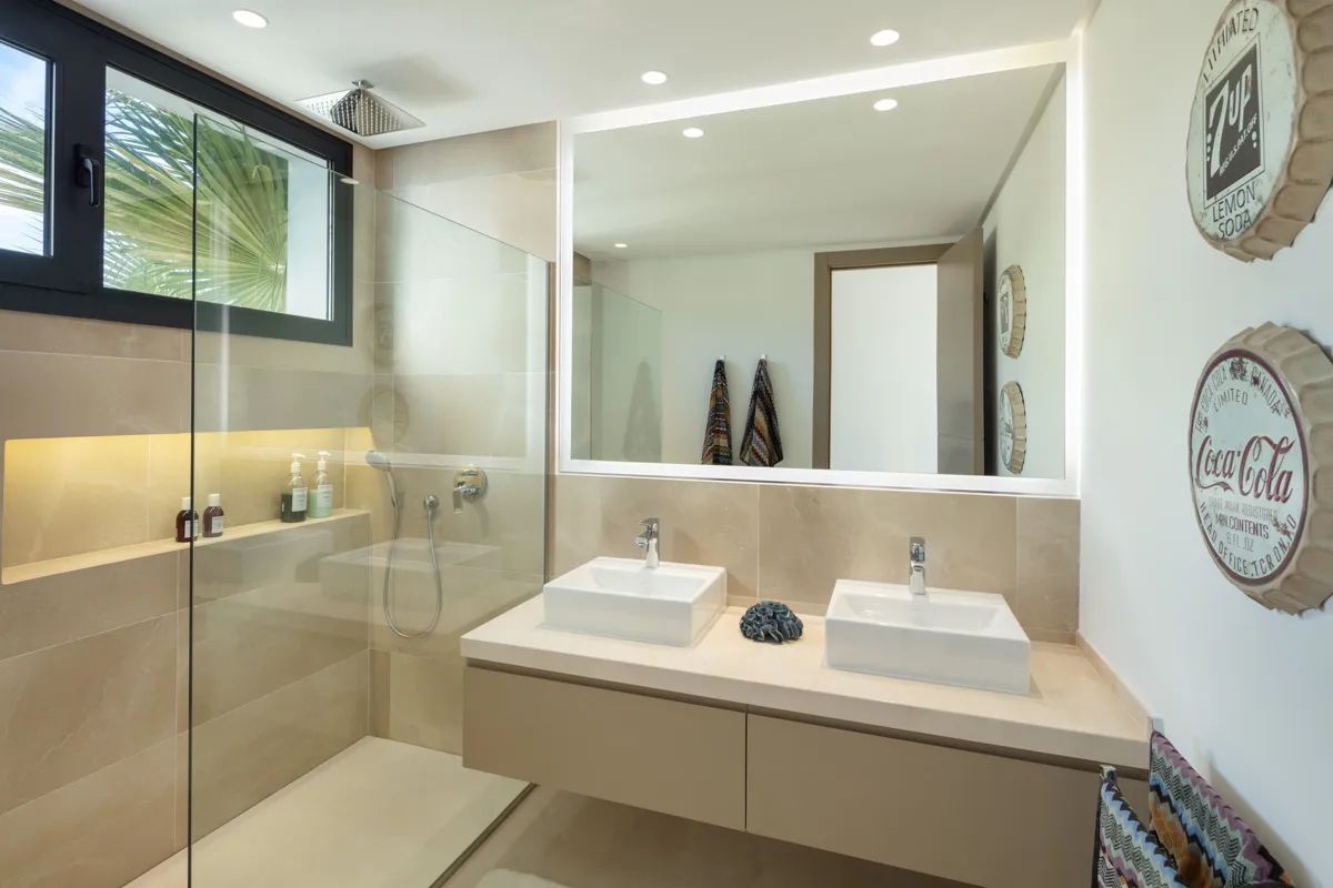 Spectaculaire villa met panoramisch uitzicht in Nueva Andalucía - luxe levensstijl in de iconische golfvallei van Marbella foto 17