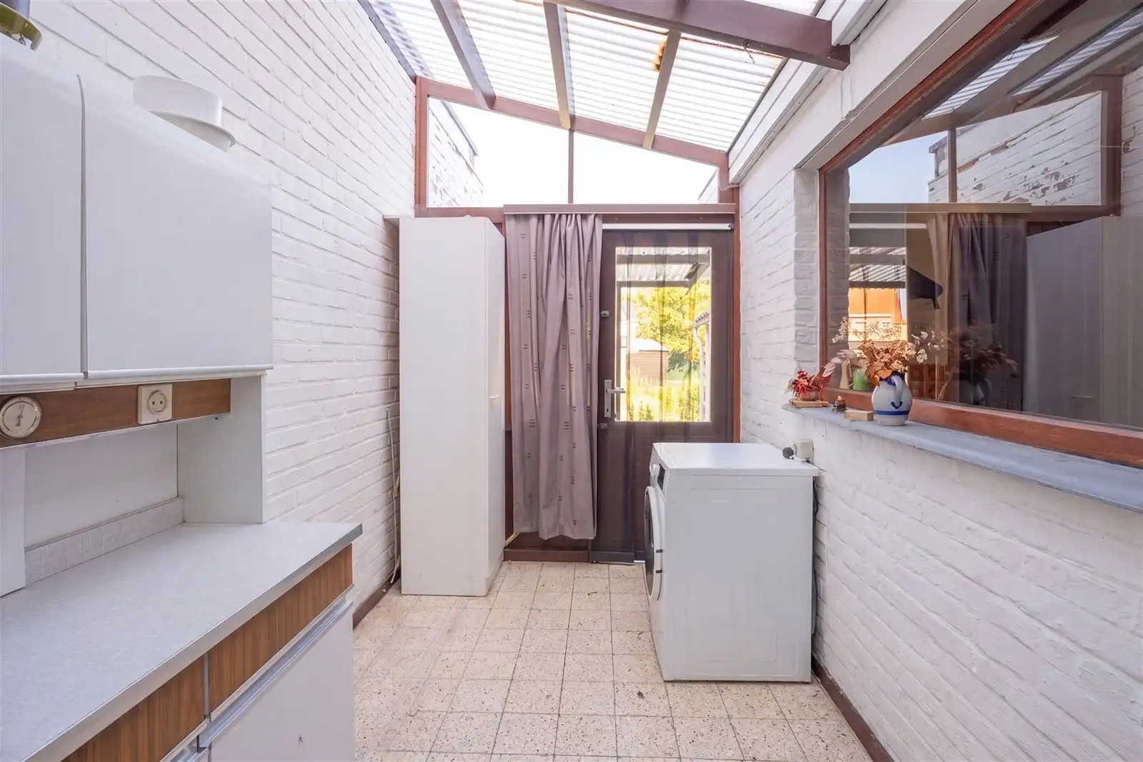 Te renoveren woning met 4 slpk, tuin en garage in Deinze. foto 12