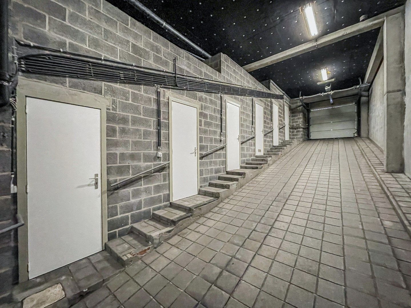 Luxueus ingericht appartement aan de zonnekant van de Dumortierlaan. Parking in het gebouw mgl. foto 20