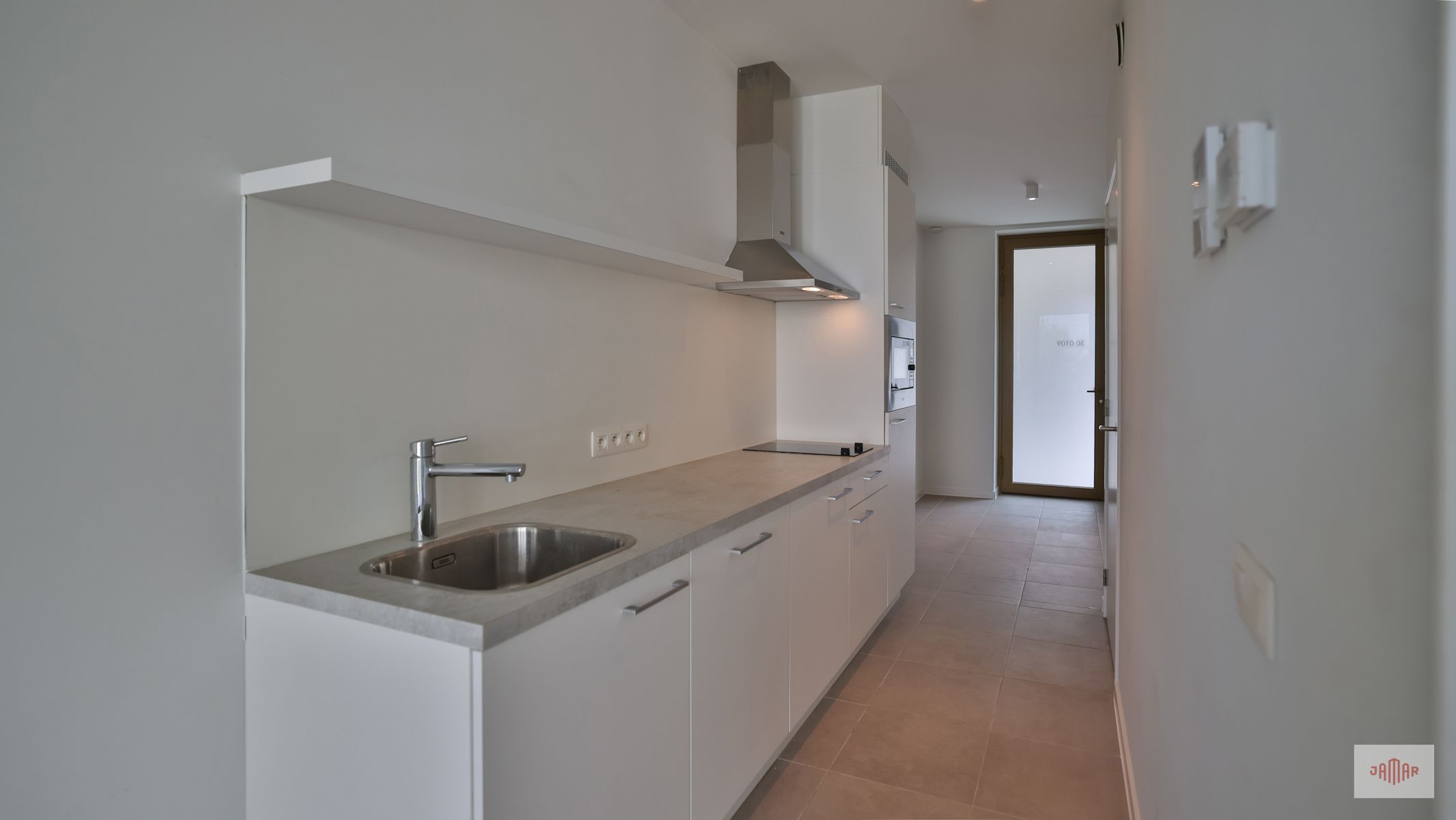 Doorzonstudio in Funky-Left met voorzieningen! foto 2