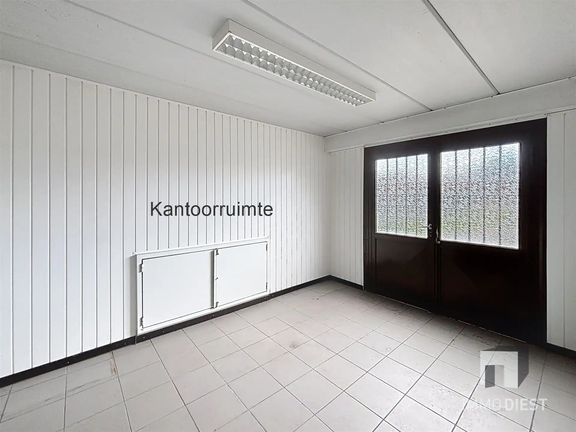 Magazijn met bureel en parking op toplocatie foto 10