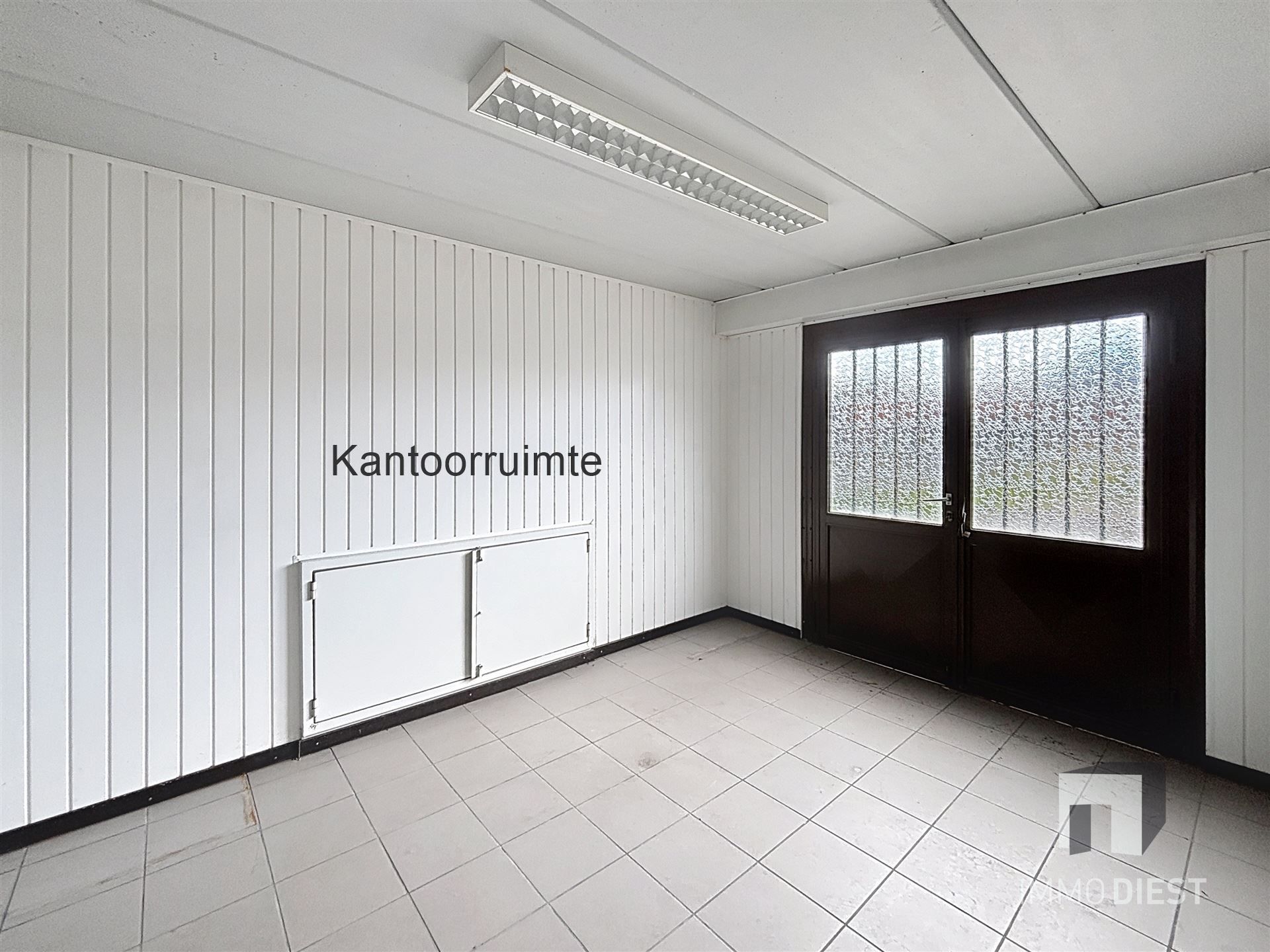 Magazijn met bureel en parking op toplocatie foto 10