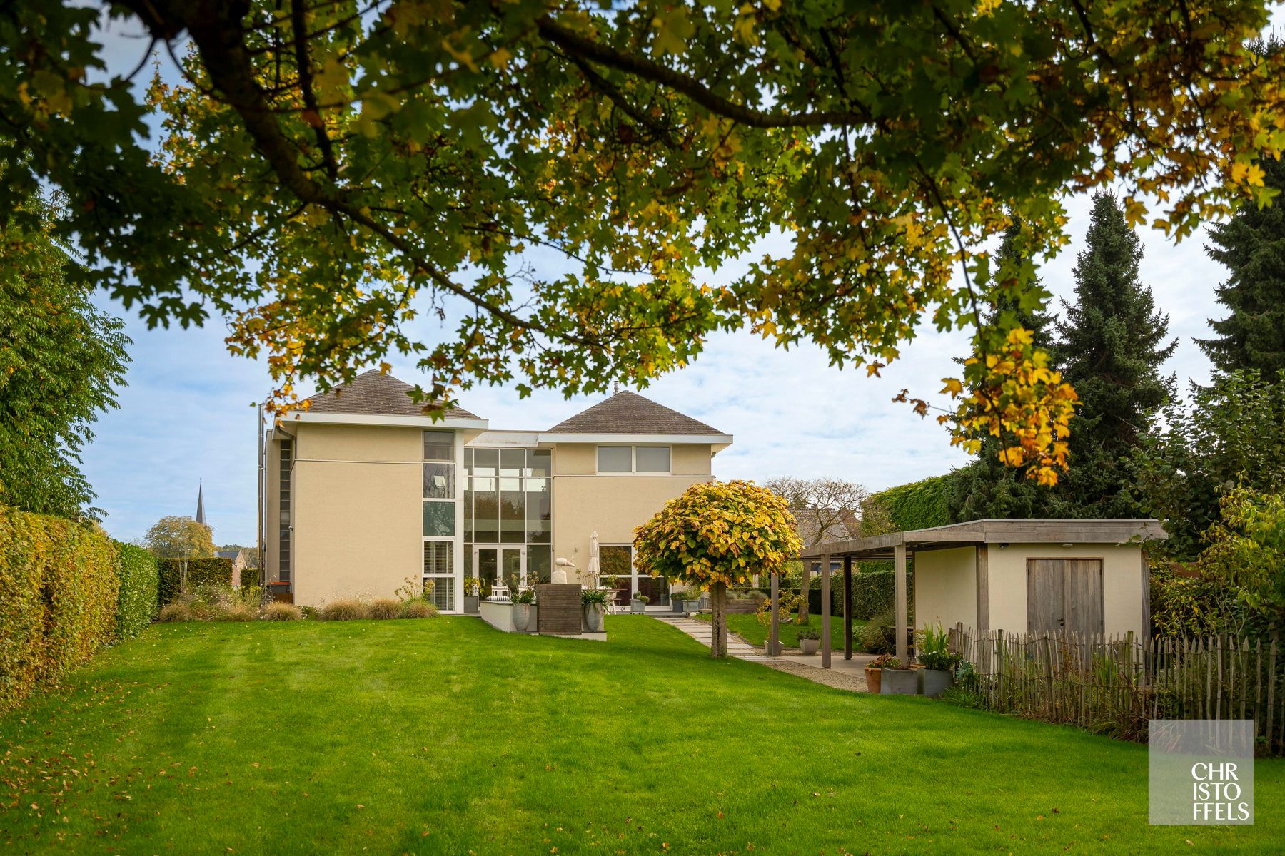 Uitzonderlijke villa van 320m2 gelegen in het pittoreske Leut, op een boogscheut van de Maas! foto 12