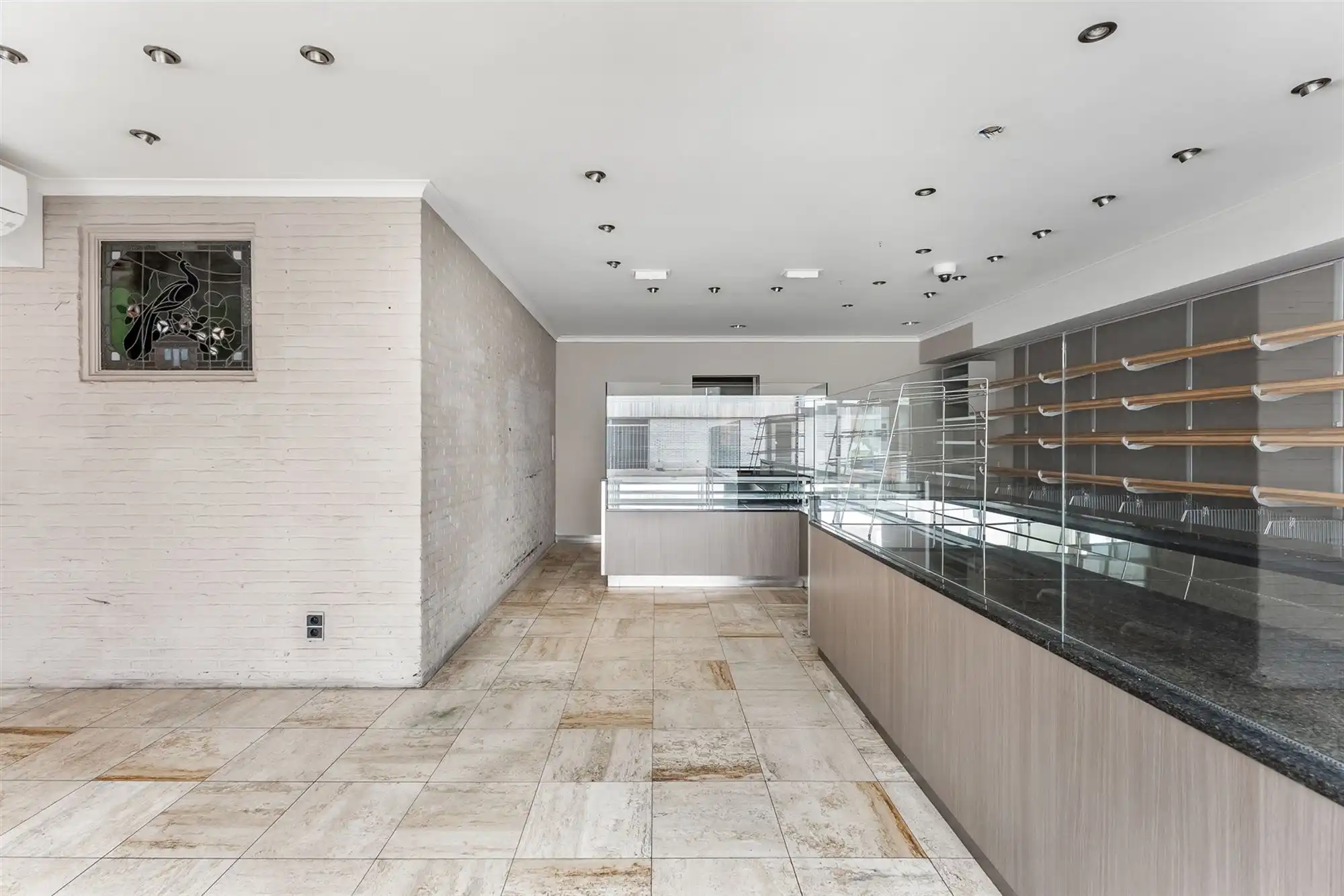 CENTRAAL GELEGEN, RUIM HANDELSPAND MET WOONST (415M²) TE BALEN foto 3